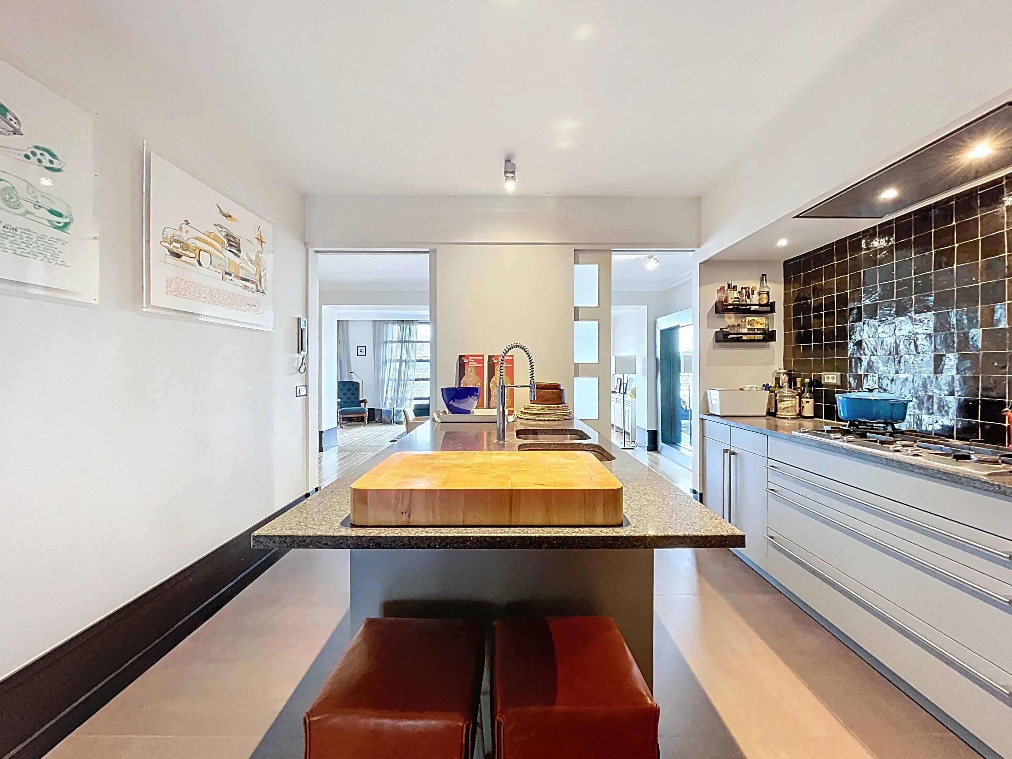 Avenue Louise/ Etangs dIxelles- Appartement de standing - Garage