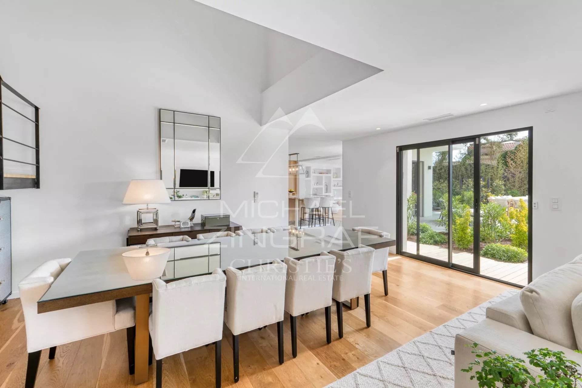 4 Bedroom Villa/Townhouse's Image 3