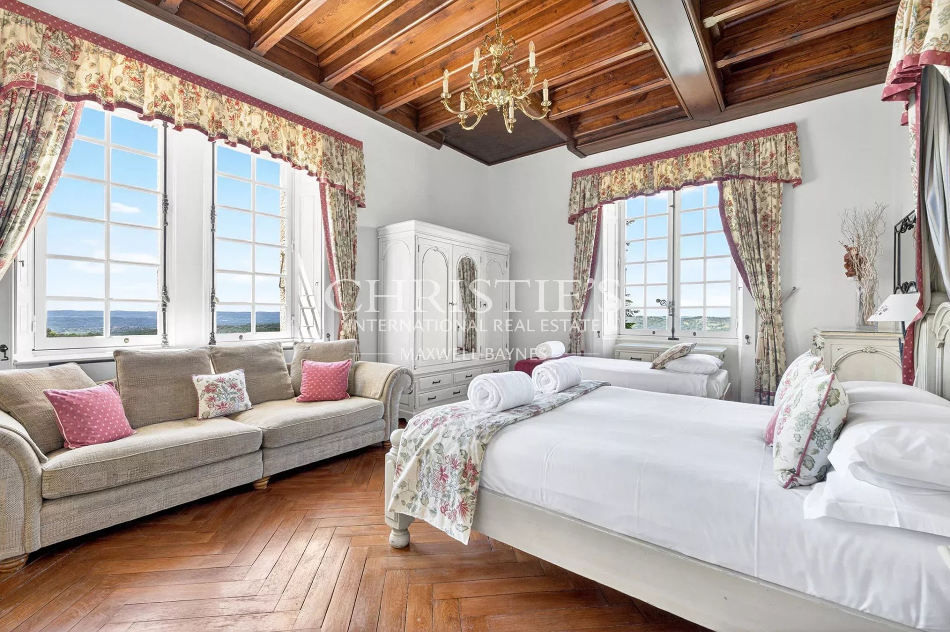 38 Bedroom Chateau's Image 56