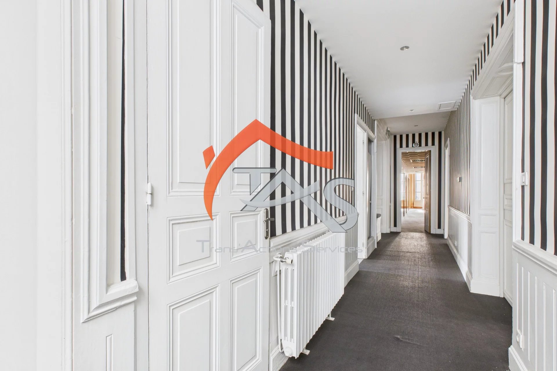 Plateau de 143 m² - Photo 5