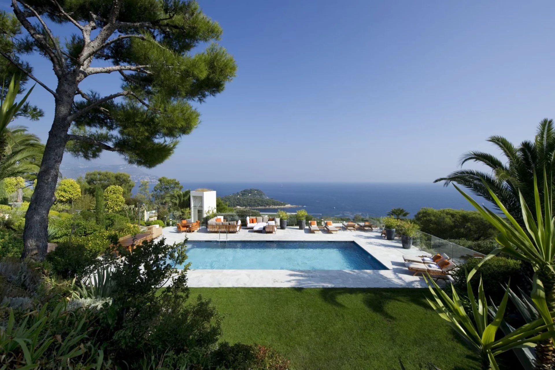 Luxury, modern 7-bedroom villa with hotel service