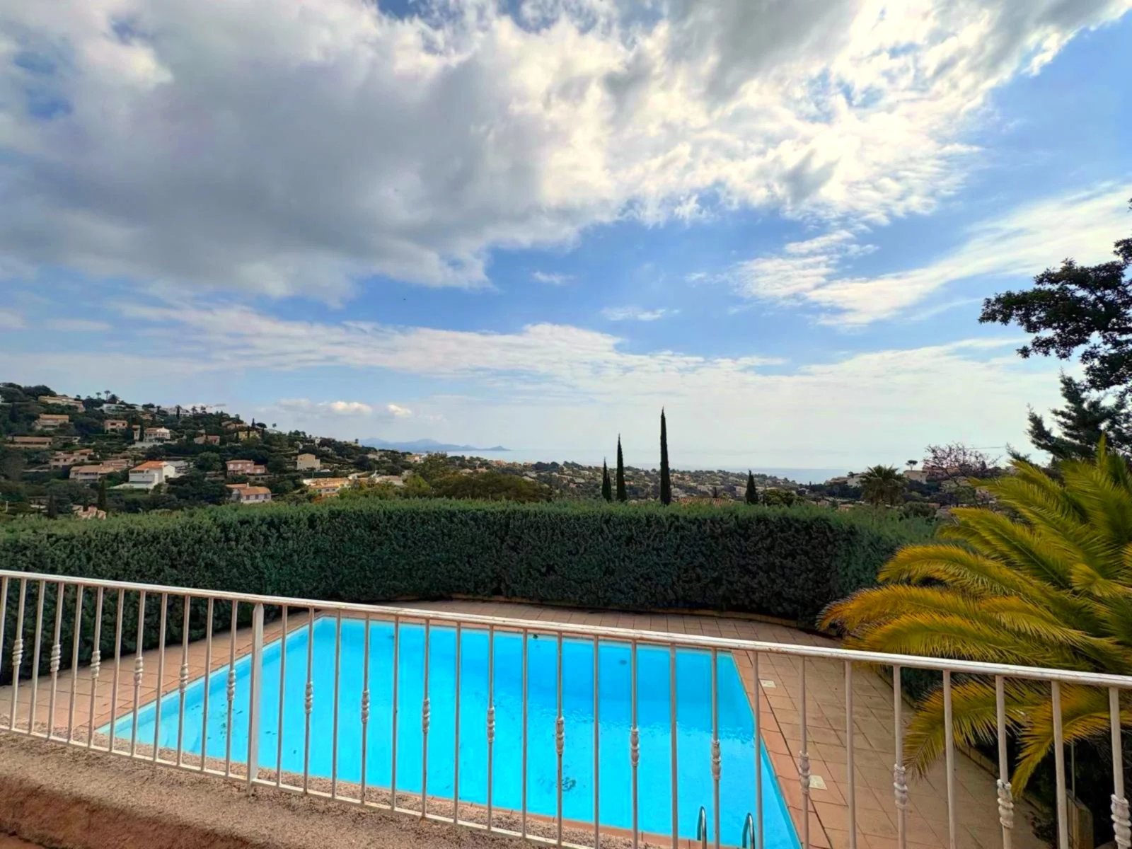 Villa vue mer à rénover – Les Issambres, quartier calme et recherché