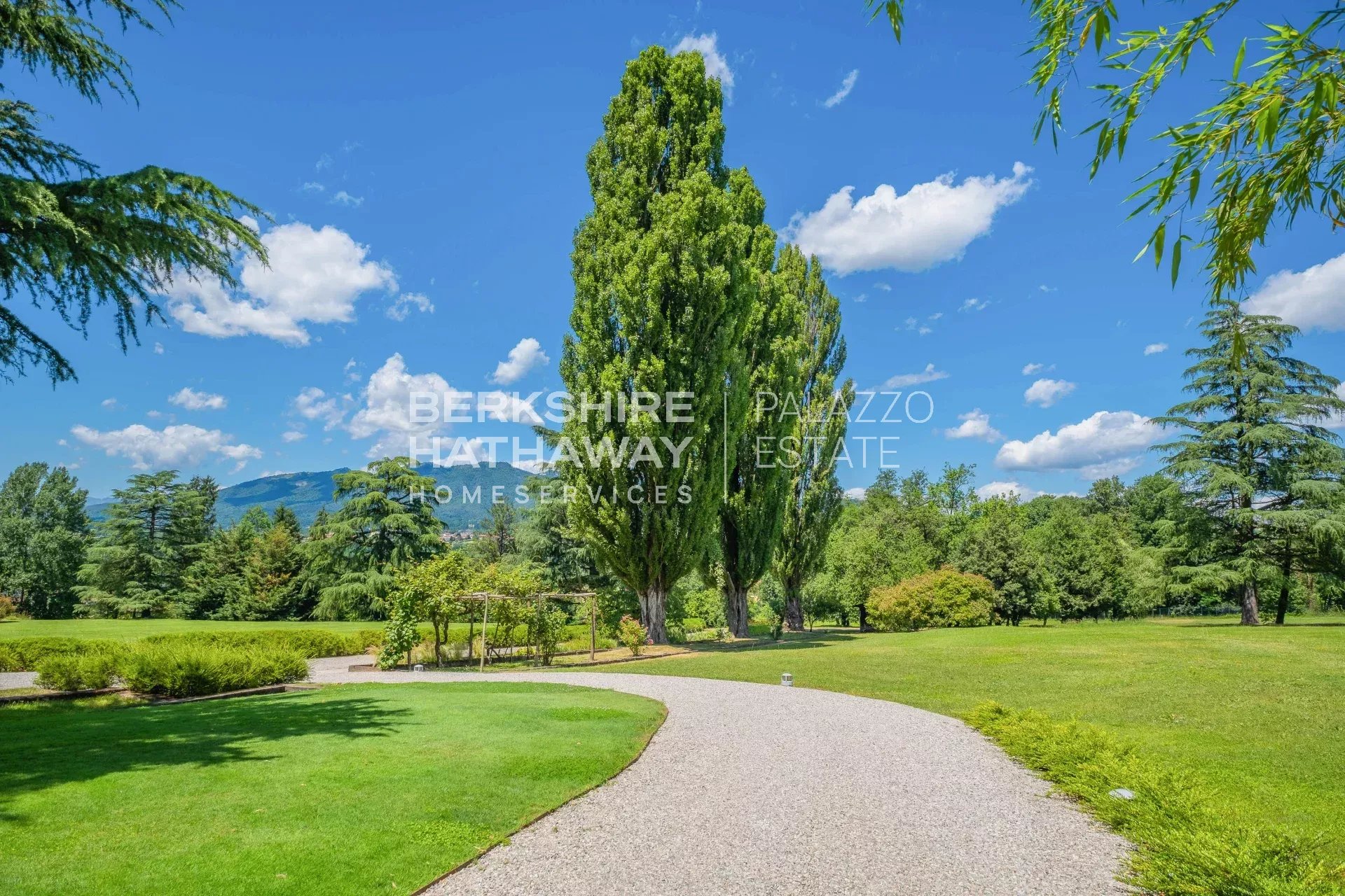 Raffinata Villa Storica Restaurata con Vista sulle Prealpi, a pochi minuti da Varese