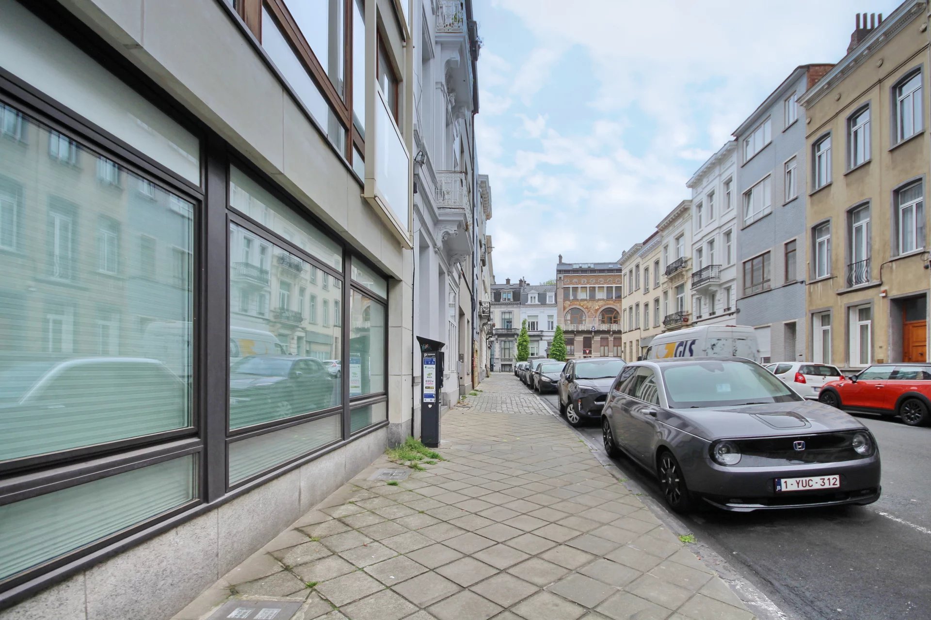 Ixelles, just steps away from the Châtelain area