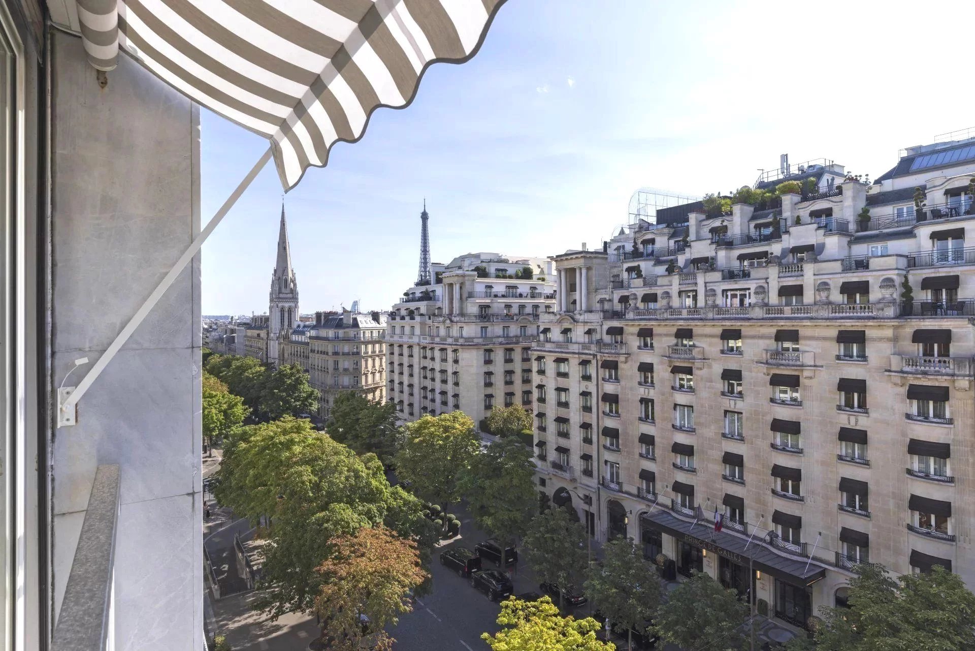 A vendre - Paris Triangle d'Or - Avenue George V - Clim - Refait à neuf - Parking