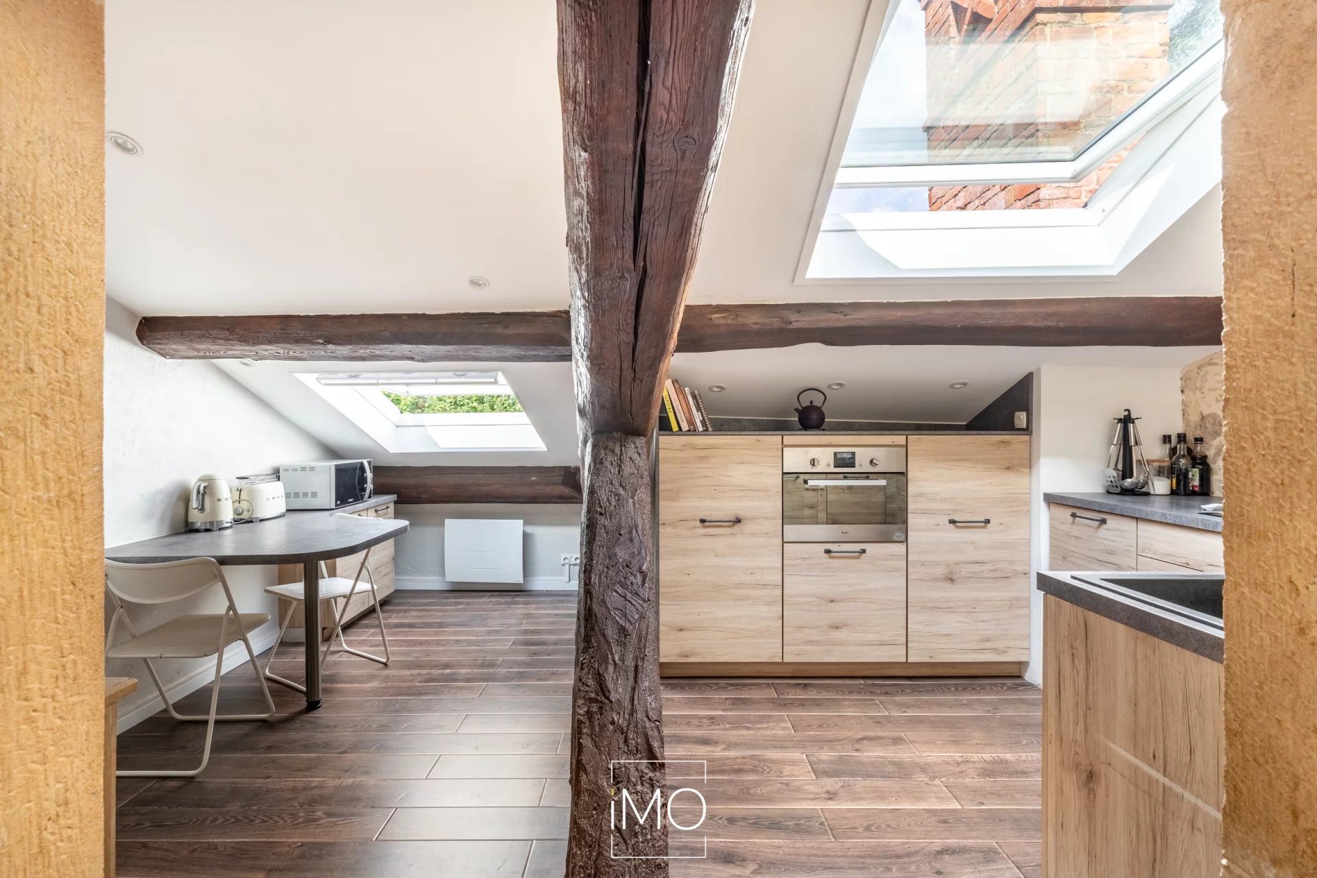 CHASSELAY (69380) – Coup de cœur ! Appartement de caractère dans un château