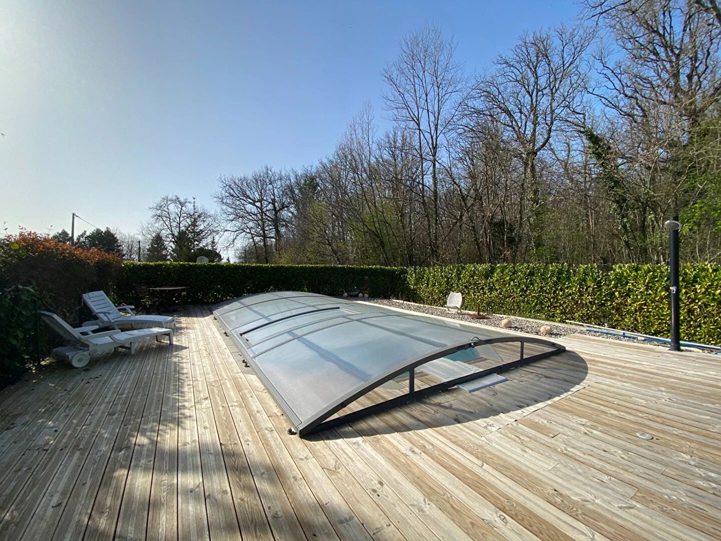 A vendre Maison Atypique secteur Ouest de type 7 avec jardin et piscine