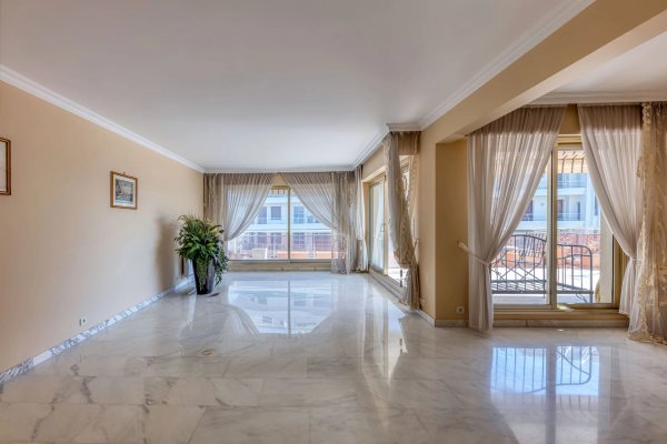 Cannes Pointe Croisette | Penthouse with Terrace — photo 4