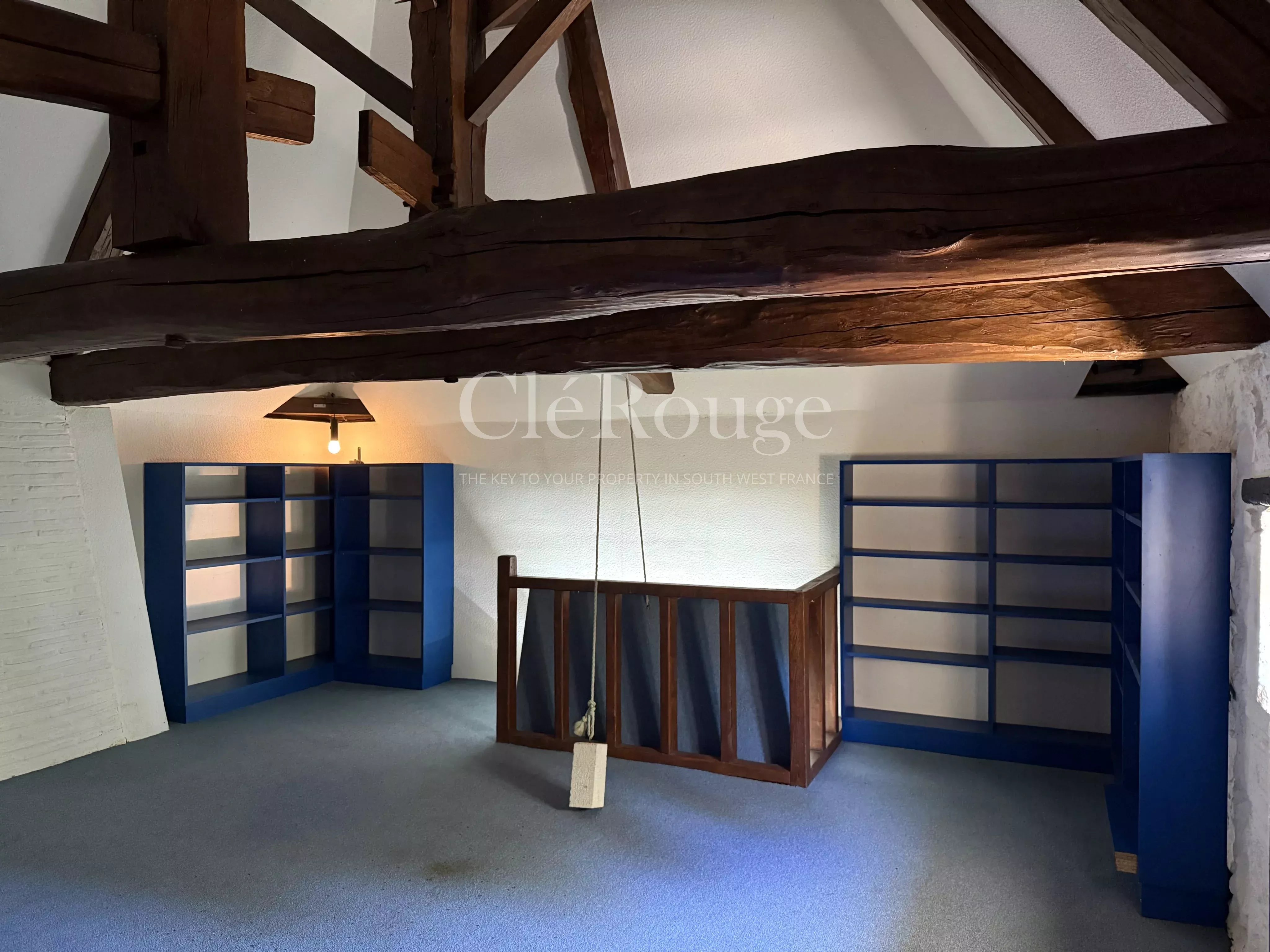 Close to Duras - Characterful and spacious property with swimming pool and stunning views