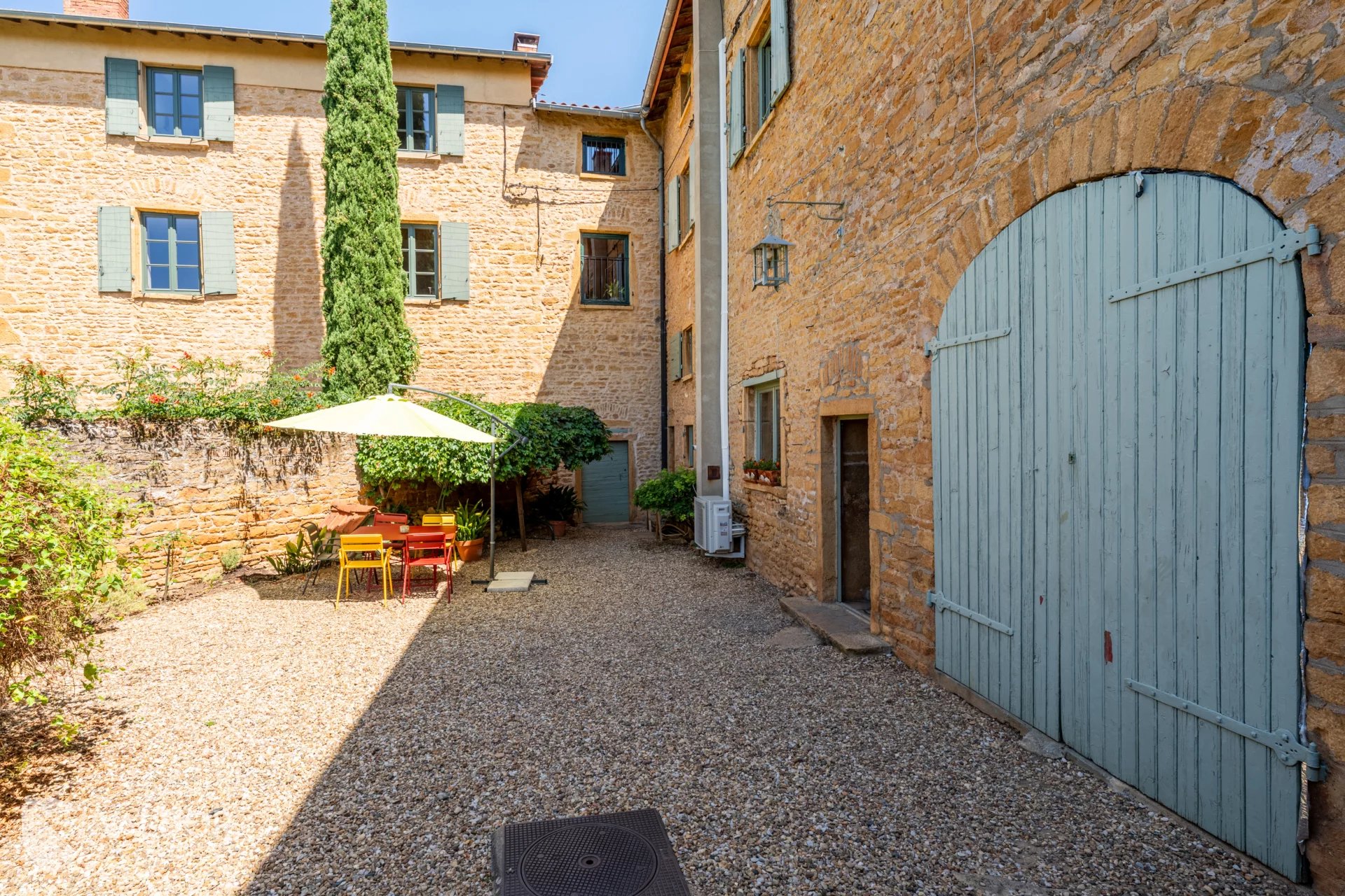 Propriété en pierres avec vue panoramique
