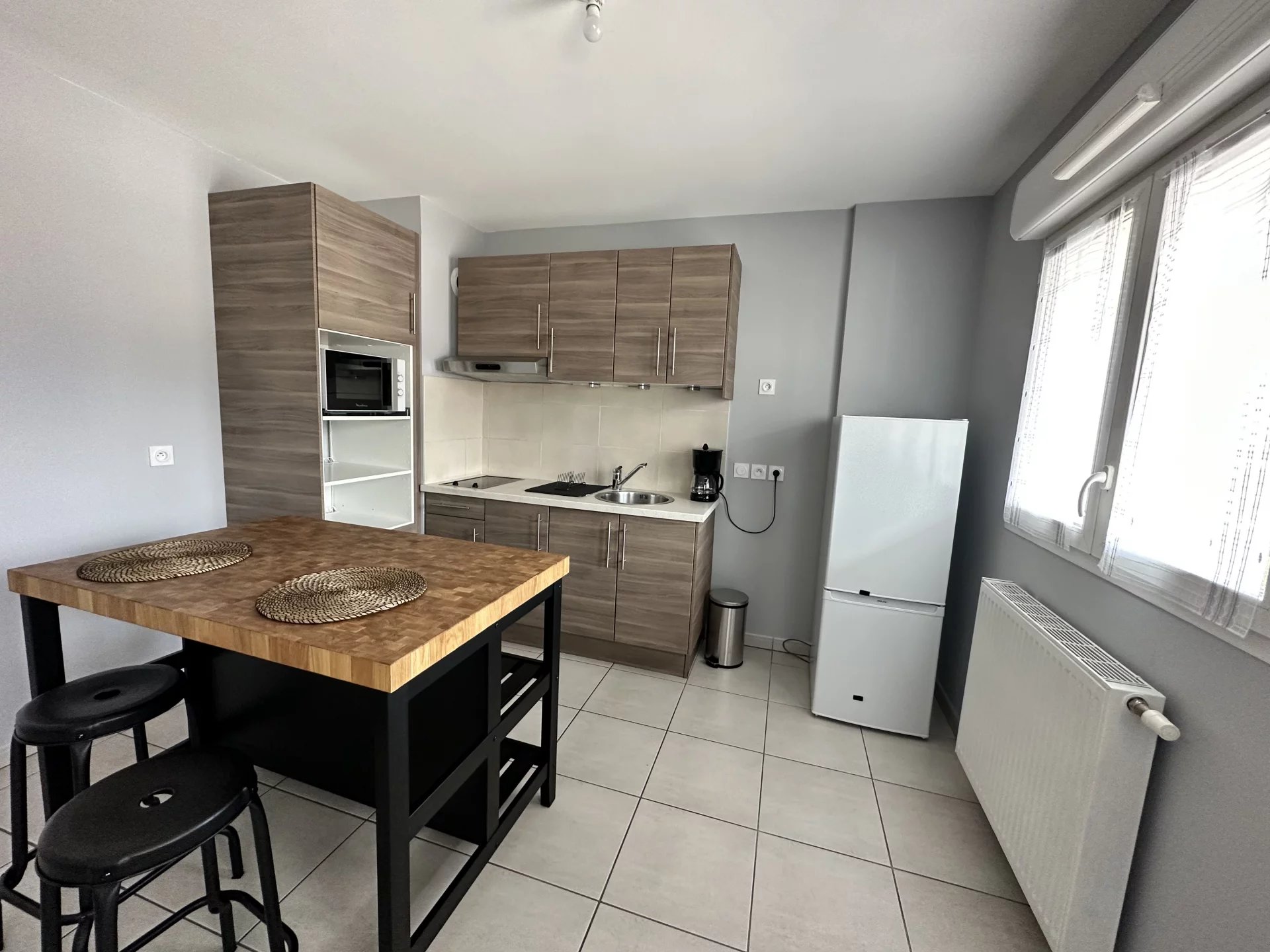 Grand et beau studio en parfait état très bien situé
