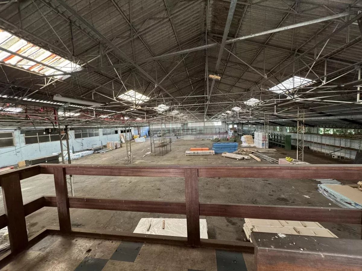 Locaux commerciaux 5000m² - Photo 2