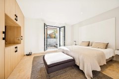 NEAR CANNES CENTER – FULLY RENOVATED BELLE ÉPOQUE TOWNHOUSE — photo 5 of 7