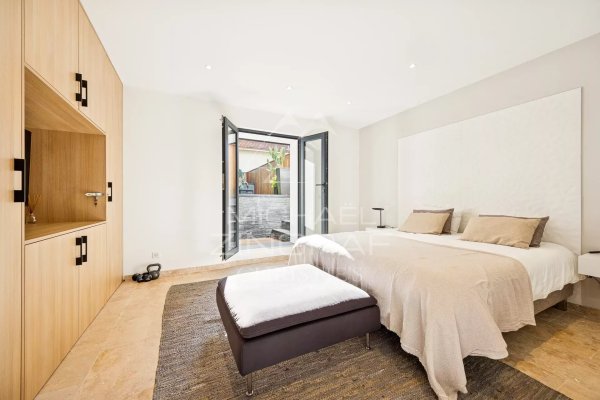 NEAR CANNES CENTER – FULLY RENOVATED BELLE ÉPOQUE TOWNHOUSE — photo 5