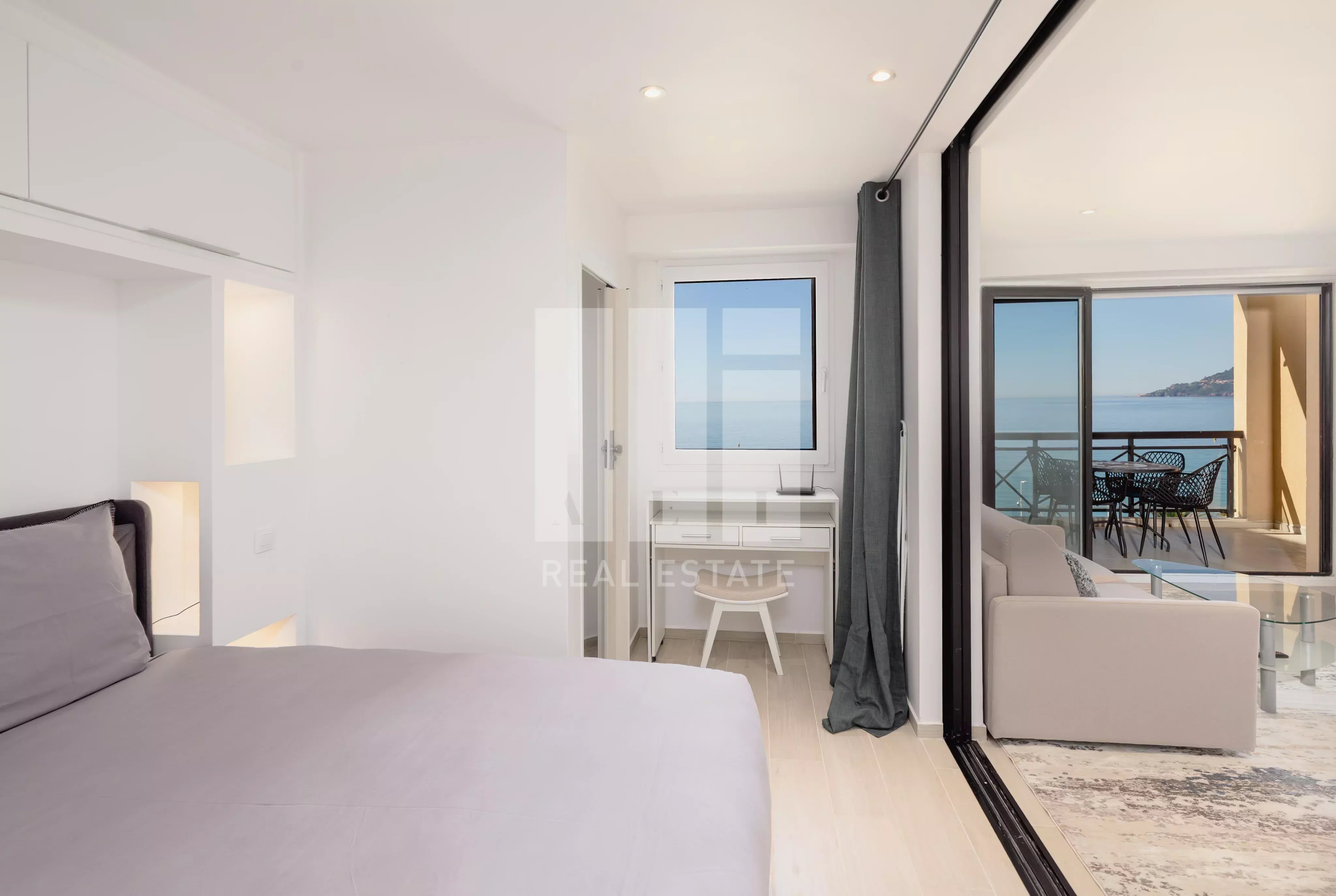 Cannes résidence avec piscine 2P vue mer proche plage et commerces