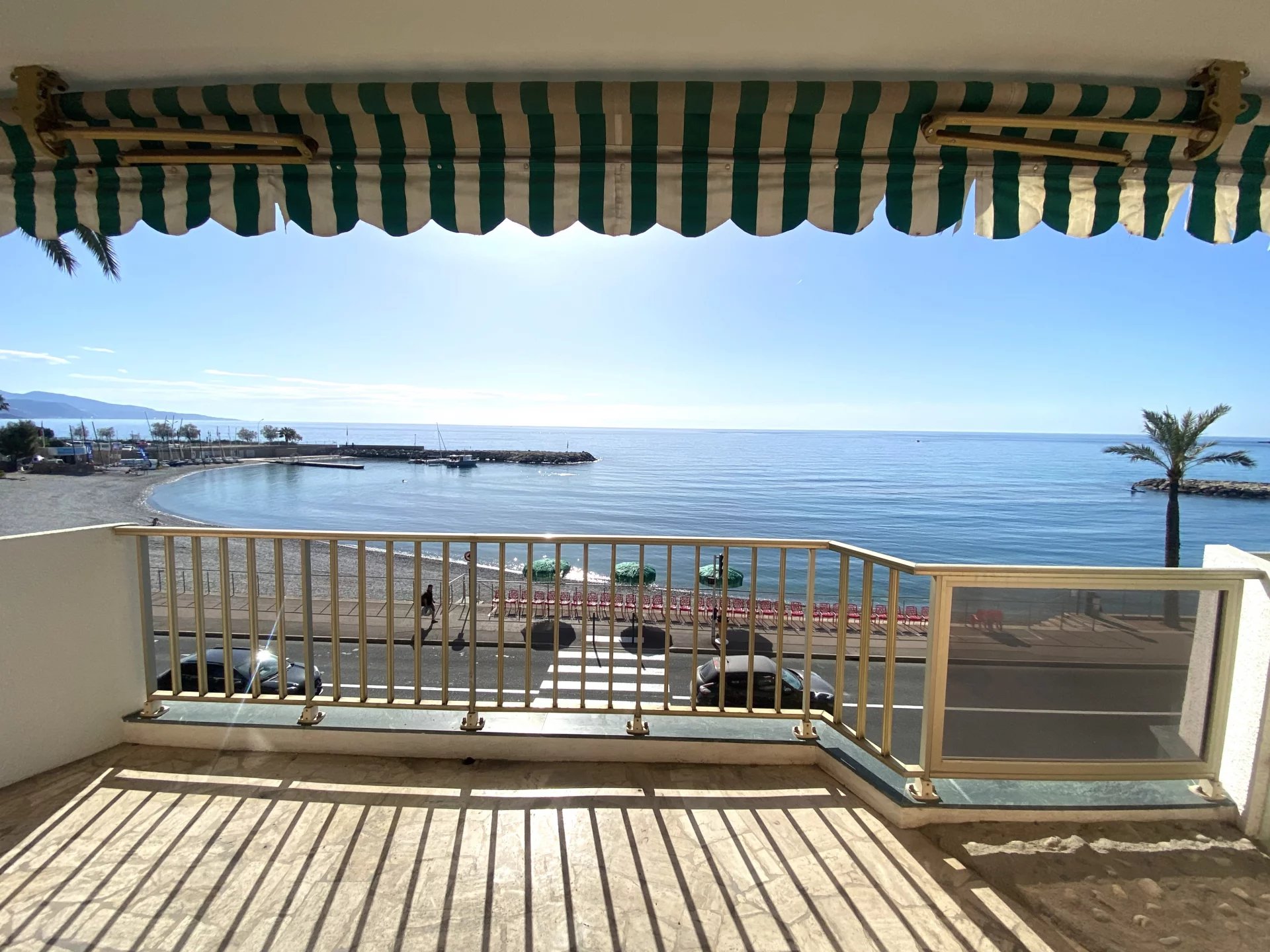 IN VENDITA ROQUEBRUNE CAP MARTIN - FRONTE MARE 2LOCALI 43MQ CON TERRAZZA 12MQ CANTINA