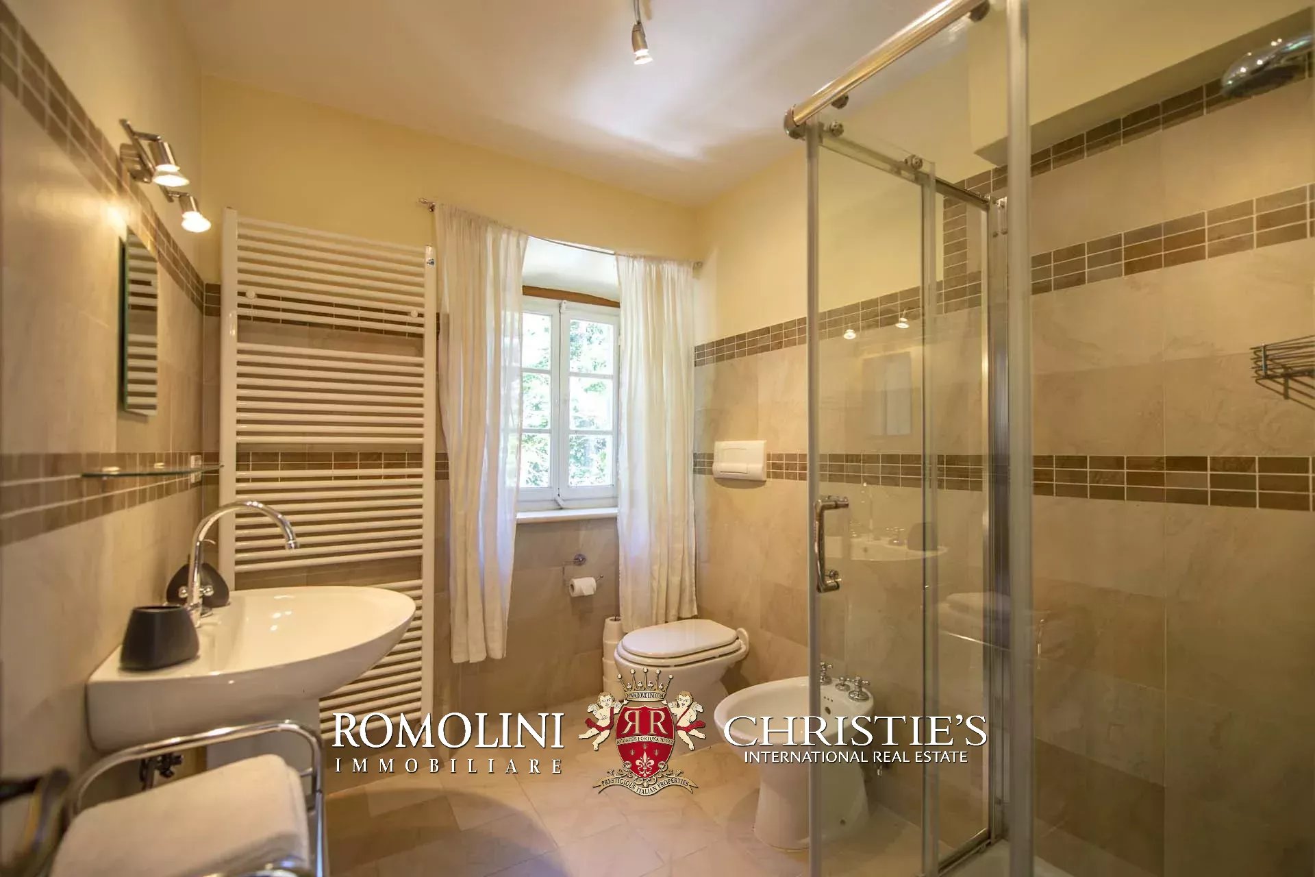 10 Bedroom Villa/Townhouse's Image 52