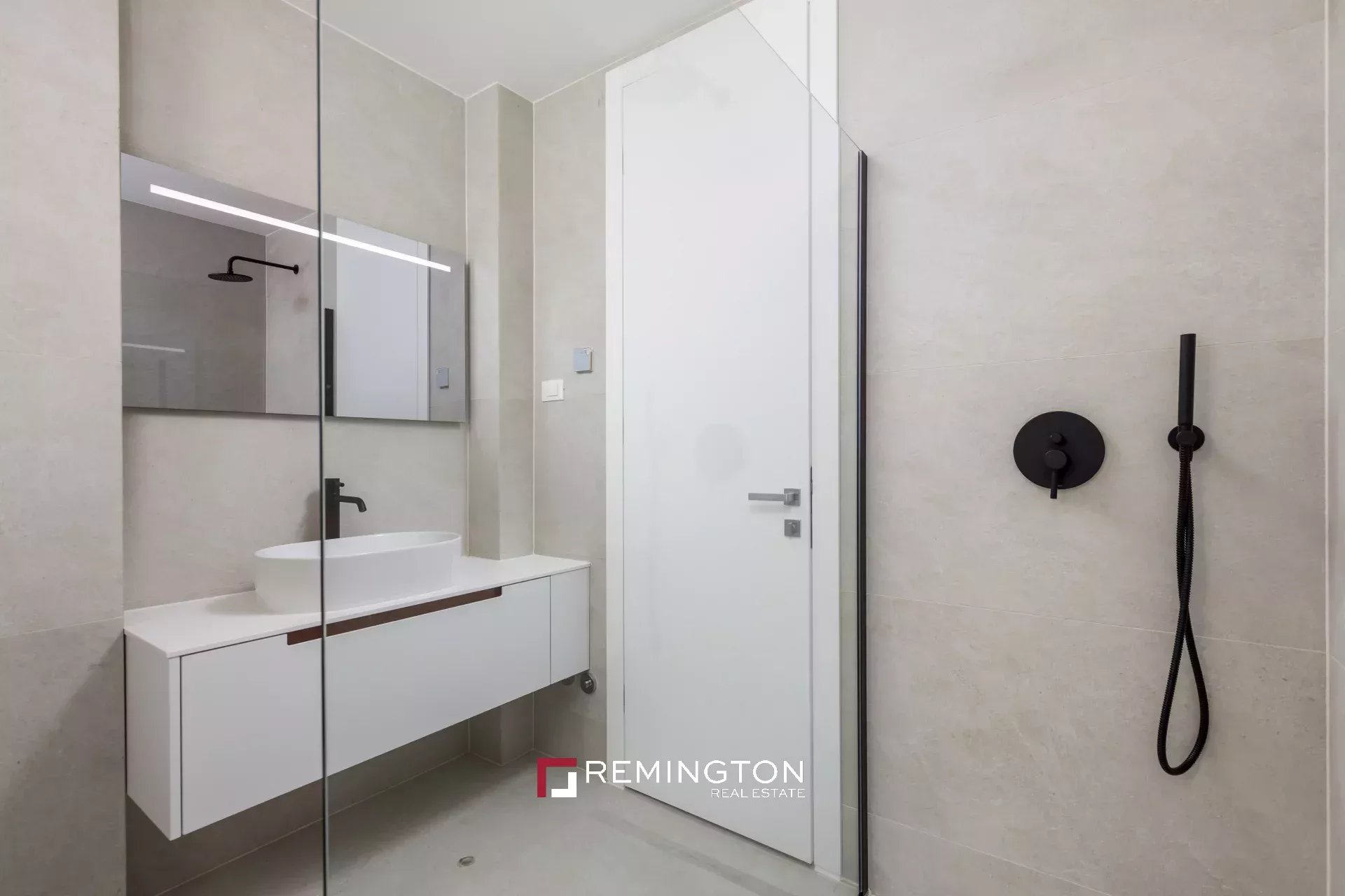 2 Bedroom Apartment/Flat's Image 7