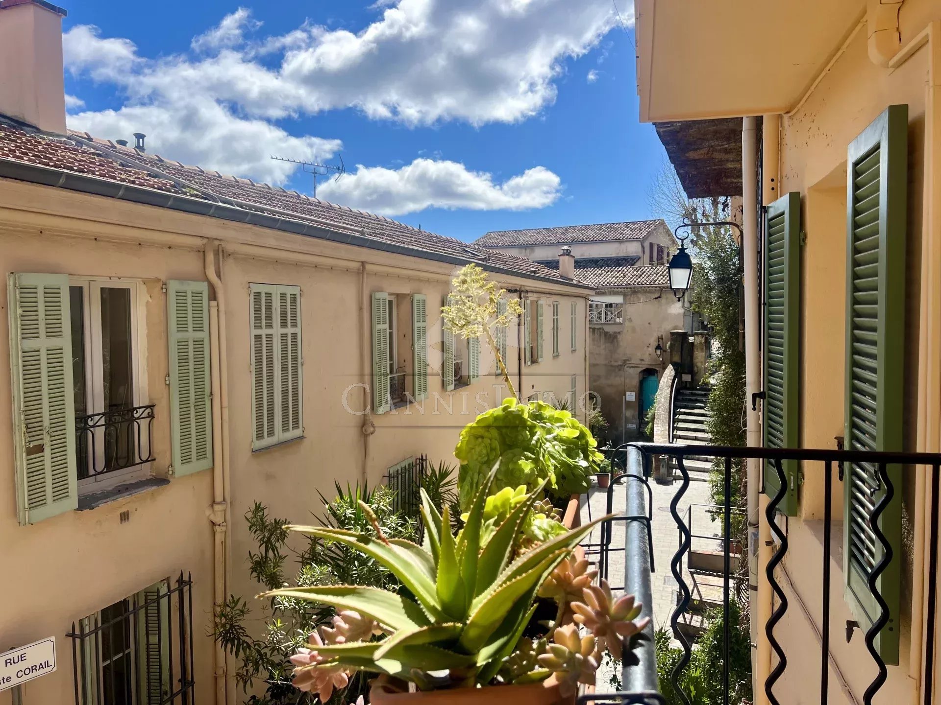 CANNES SUQUET MAISON BALCON VUE MER