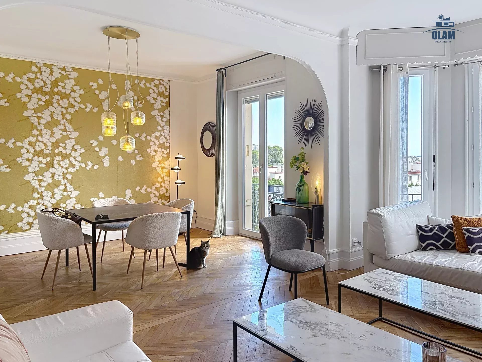 Cannes centre ville – appartement 3/4 pièces de charme, 102 M2, en étage élevé, aperçu mer