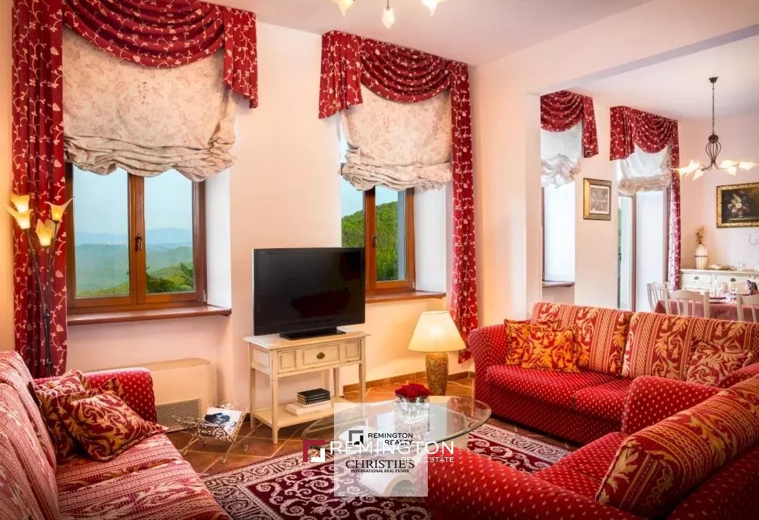 6 Bedroom Villa/Townhouse's Image 7