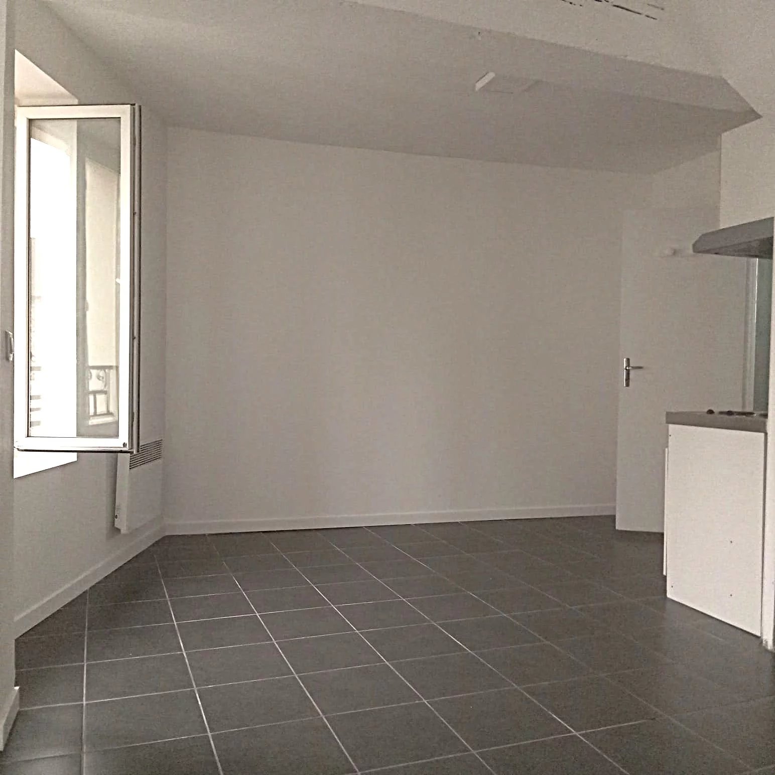 GRAND STUDIO LUMINEUX ET FONCTIONNEL AU CENTRE VILLE !