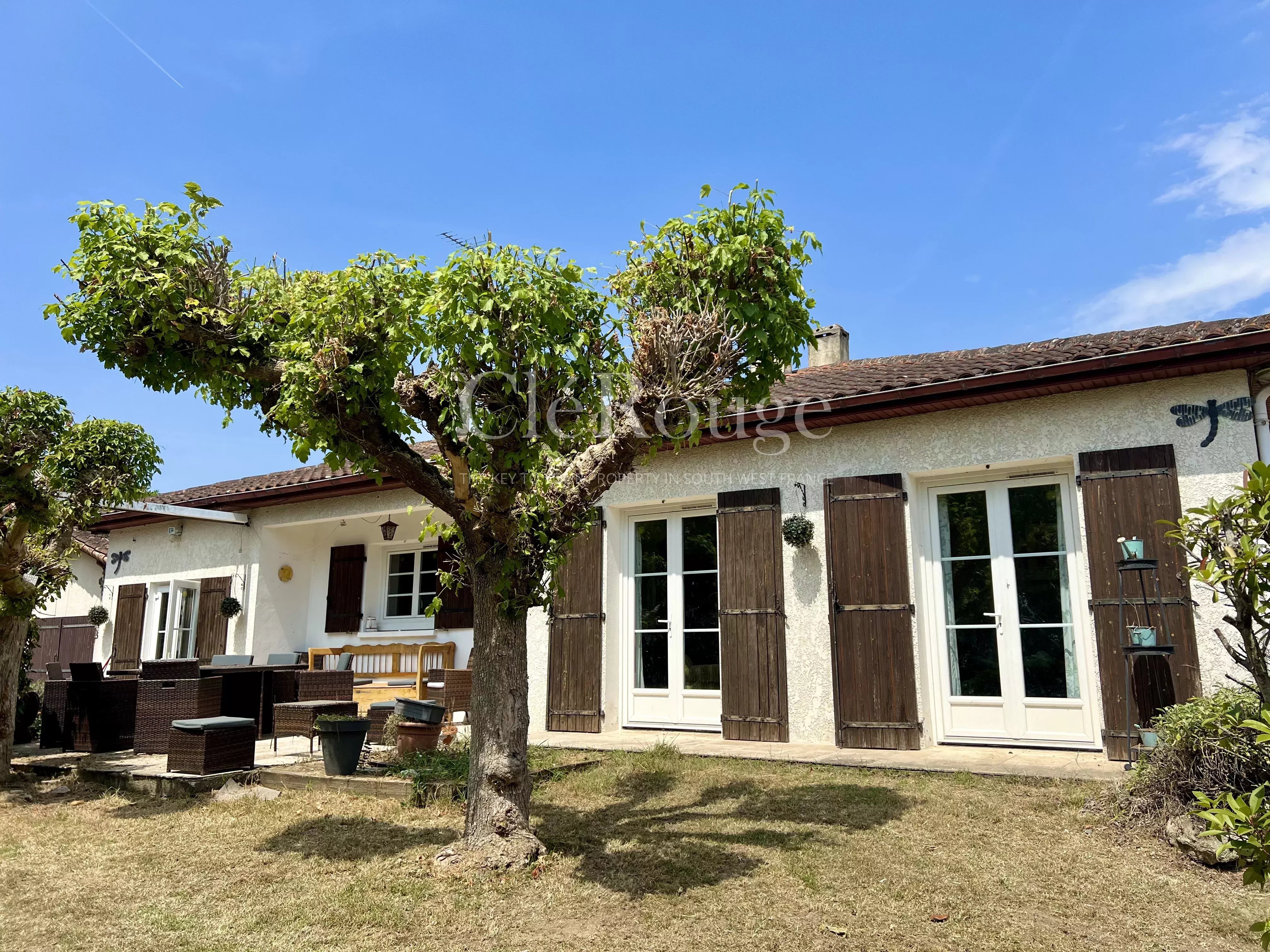Een woning met 3 slaapkamers en een apart vakantiehuisje met 1 slaapkamer in de buurt van Eymet