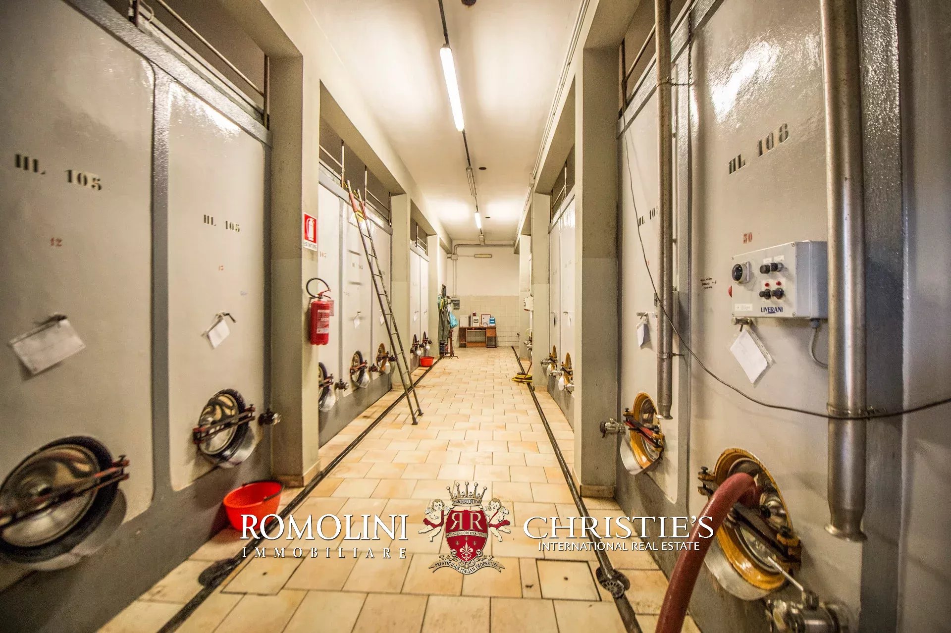 5 Bedroom Vineyard's Image 24