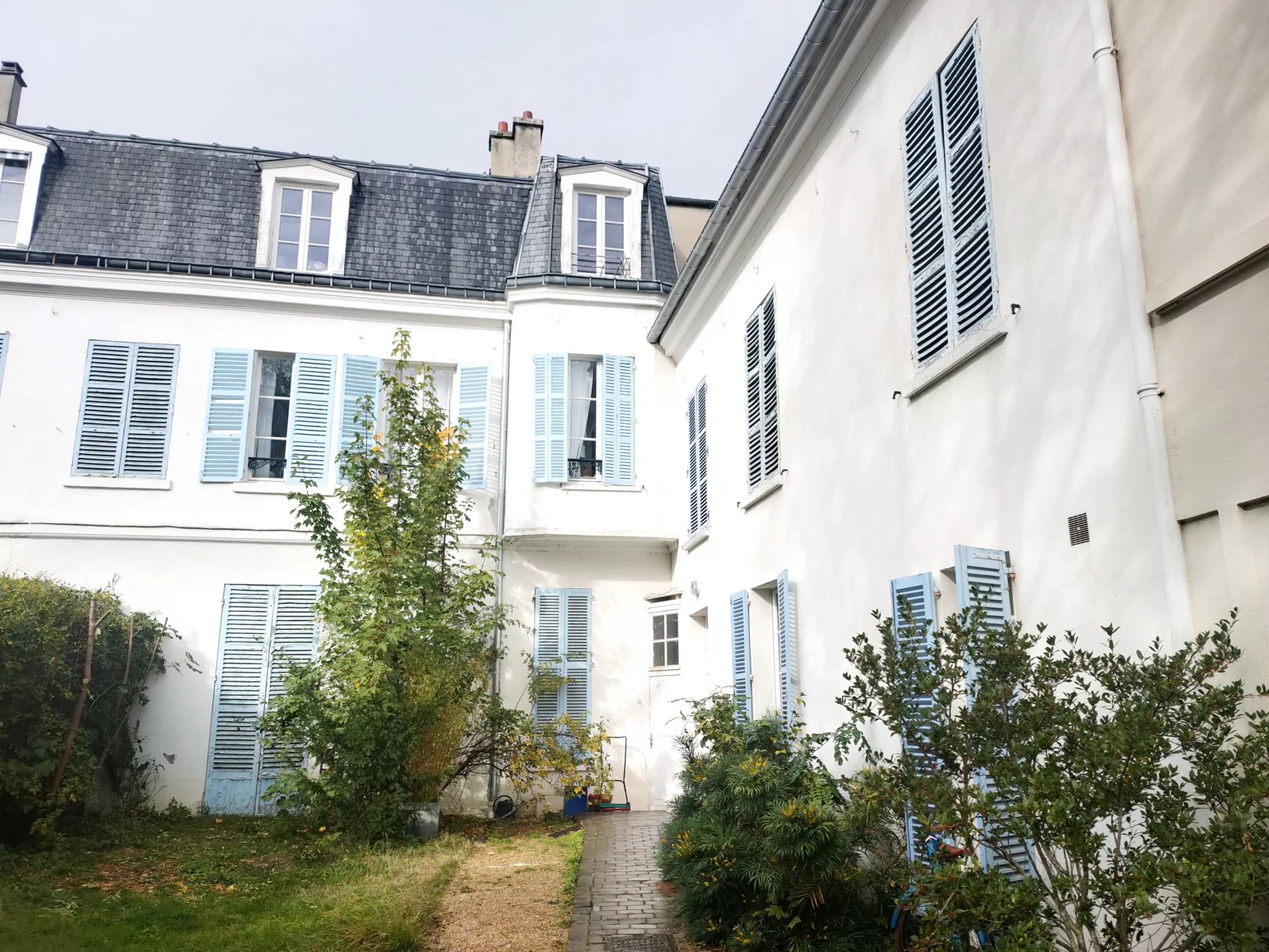 Agence immobilière de PARIS - LONDON - PAROS