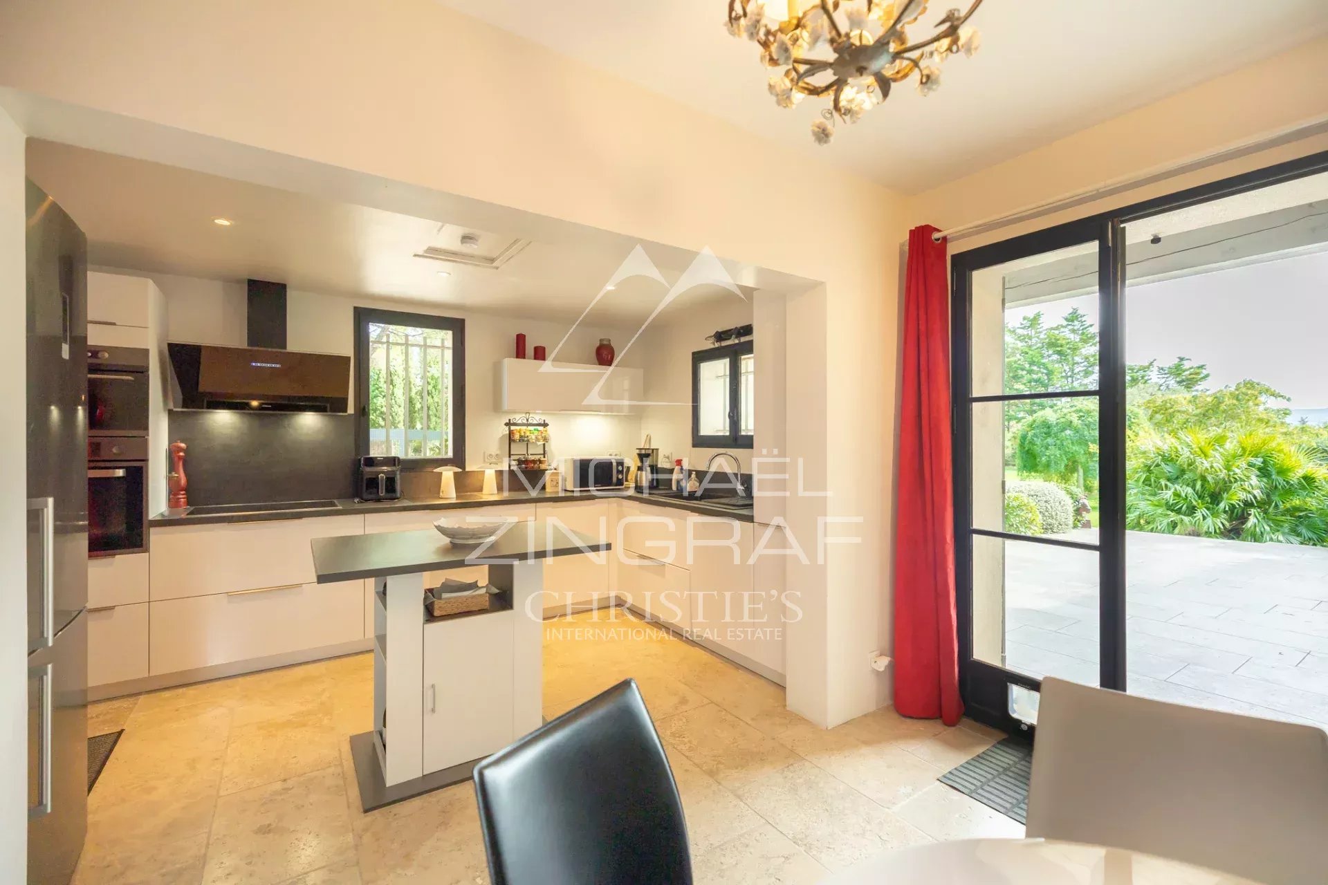 6 Bedroom Villa/Townhouse's Image 5