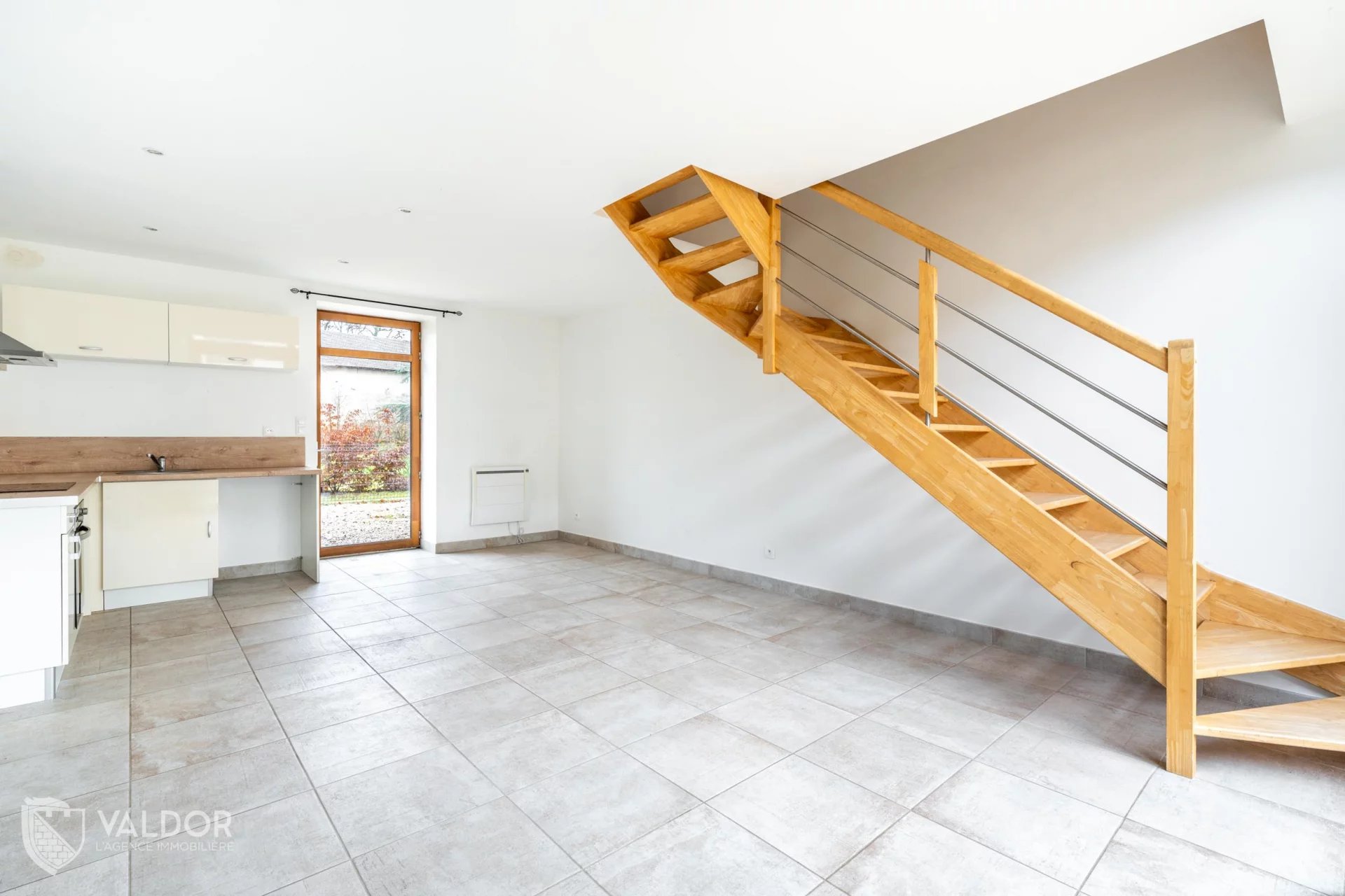 T3 en triplex à Arnas - Dépendances du château de Longsard