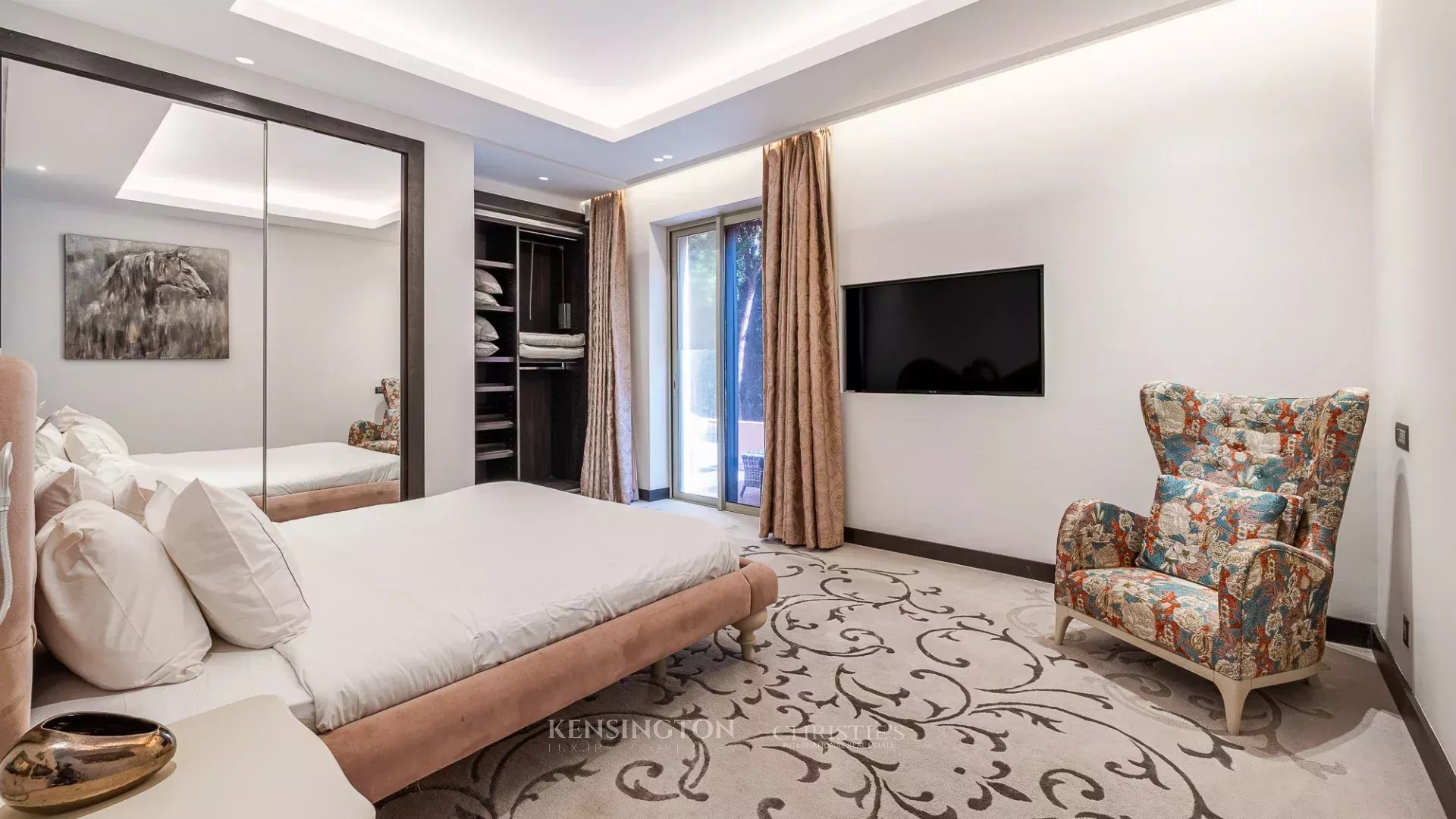 6 Bedroom Villa/Townhouse's Image 23