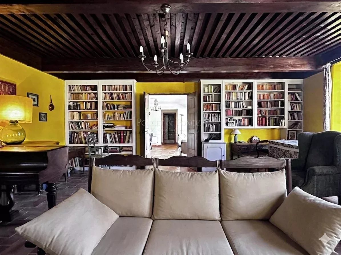 4 Bedroom Villa/Townhouse's Image 11