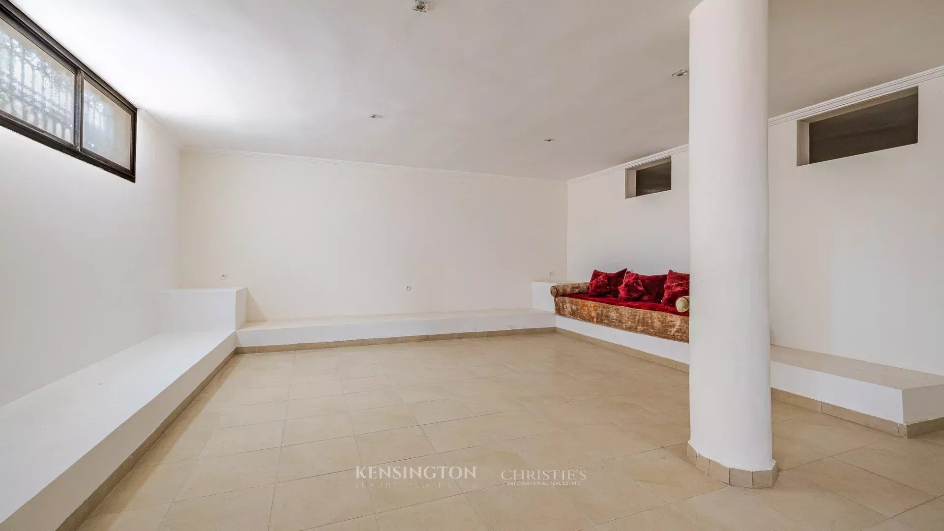 8 Bedroom Villa/Townhouse's Image 16