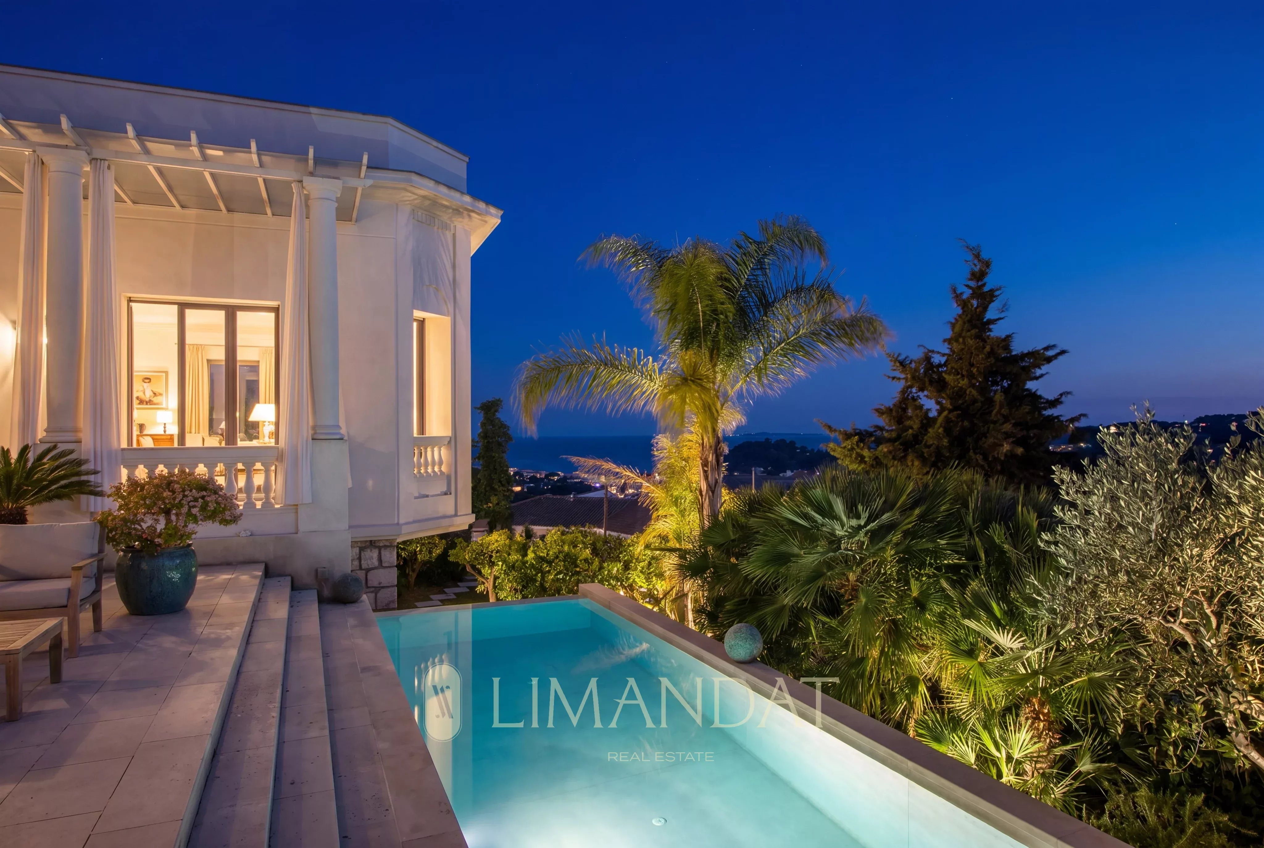 Location longue durée | Nice – Villa Belle Époque 5 suites, vue mer, piscine chauffée, jardin luxuriant