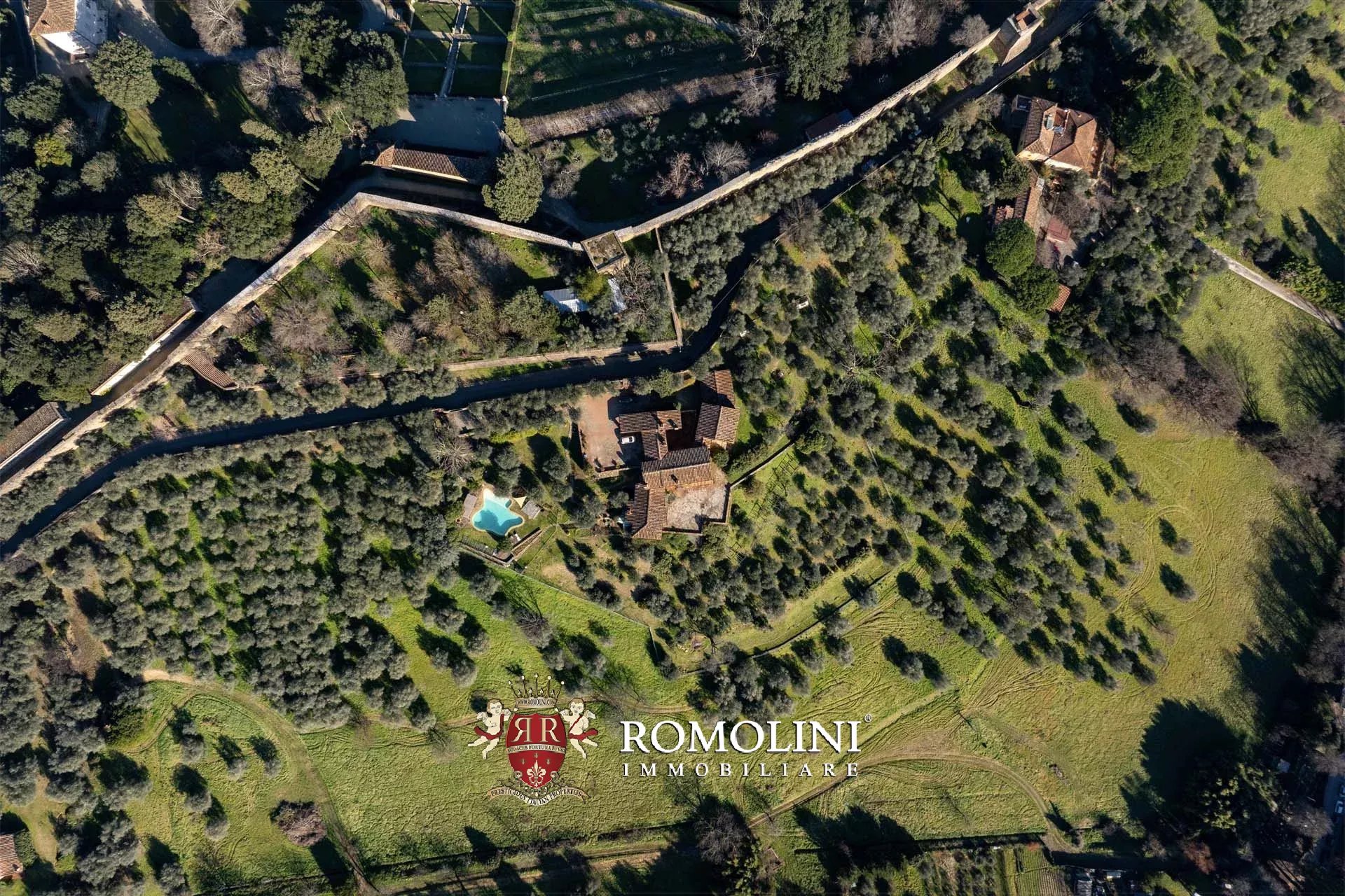 8 Bedroom Villa/Townhouse's Image 9