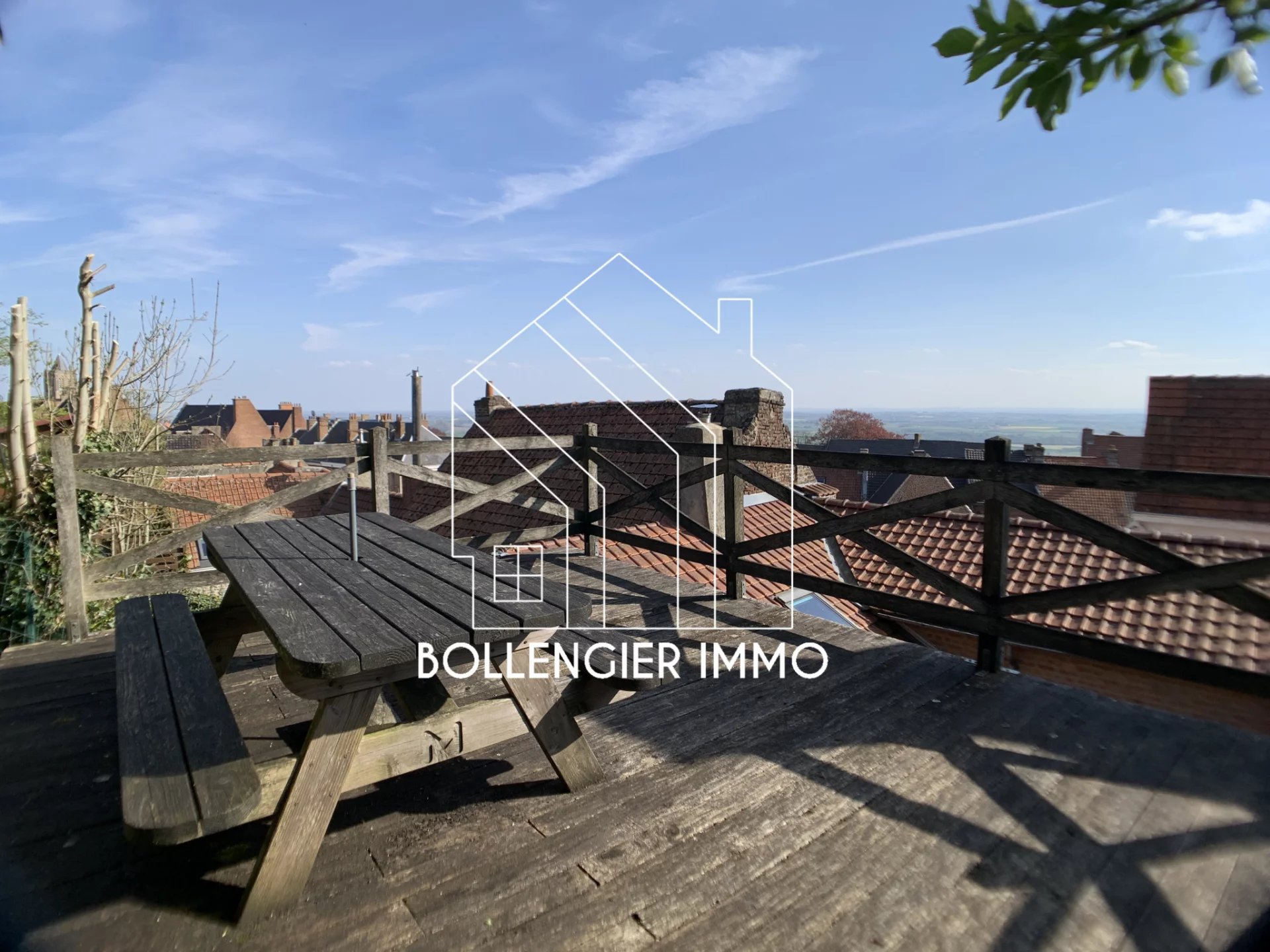 MAISON CASSELOISE AVEC TERRASSE ET VUE PANORAMIQUE