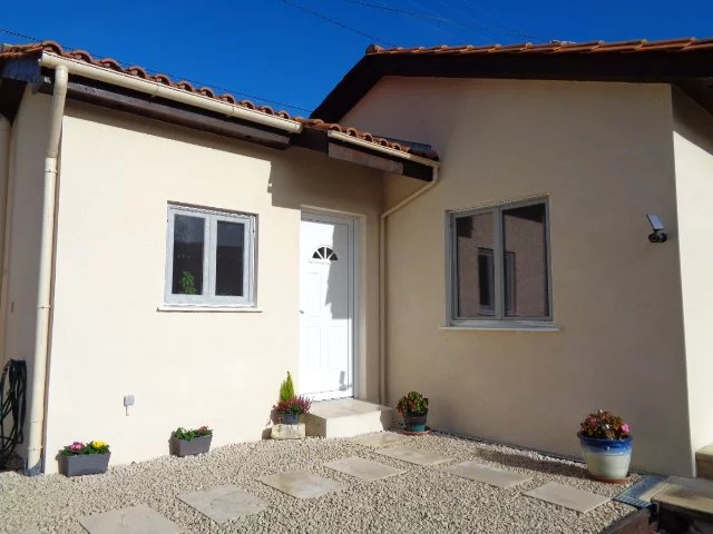 House in Saint-Fraigne - Image 5