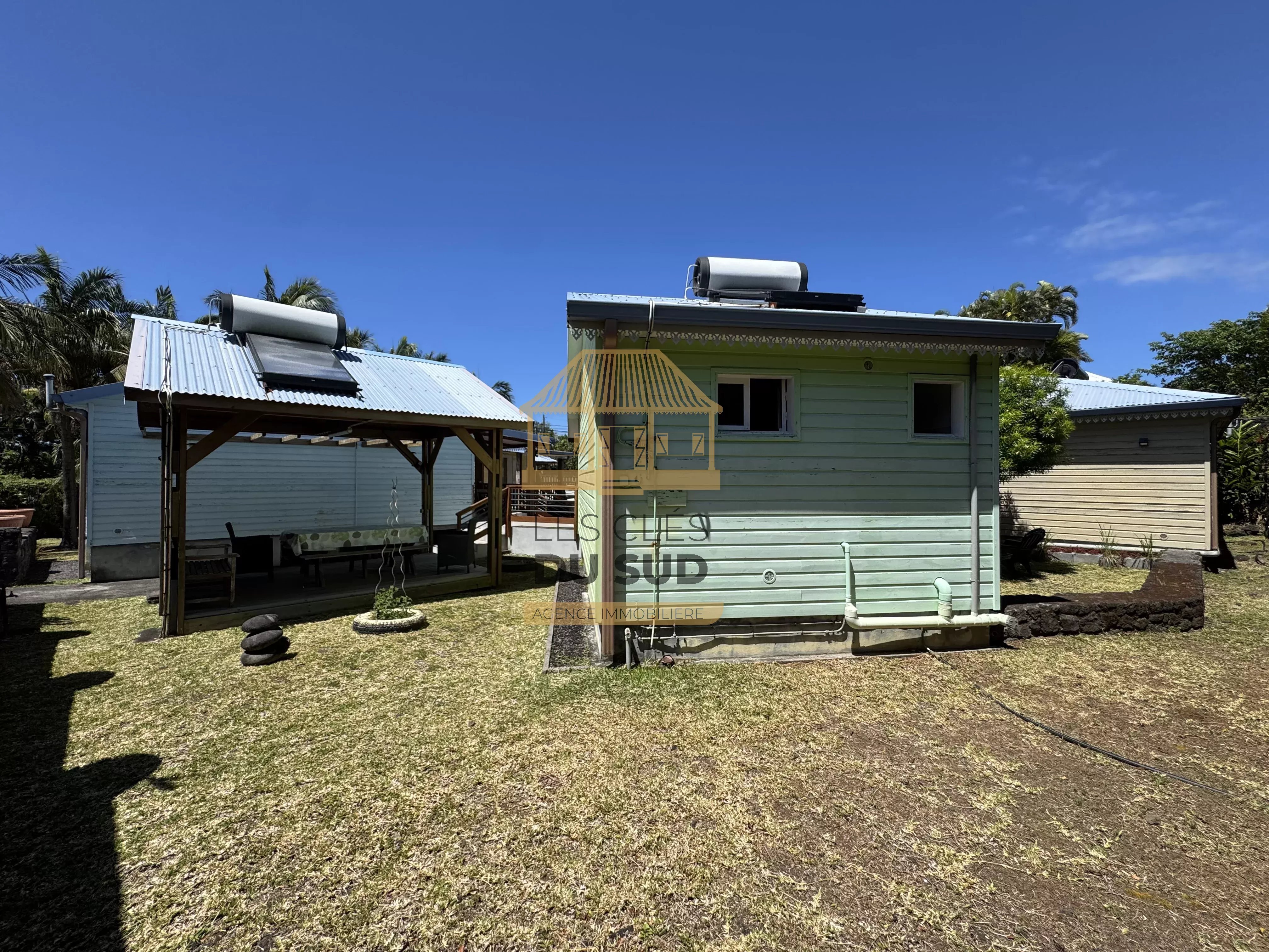SAINT-PHILIPPE – BASSE VALLÉE – ENSEMBLE DE 5 BUNGALOWS EN LOCATION SAISONNIÈRE