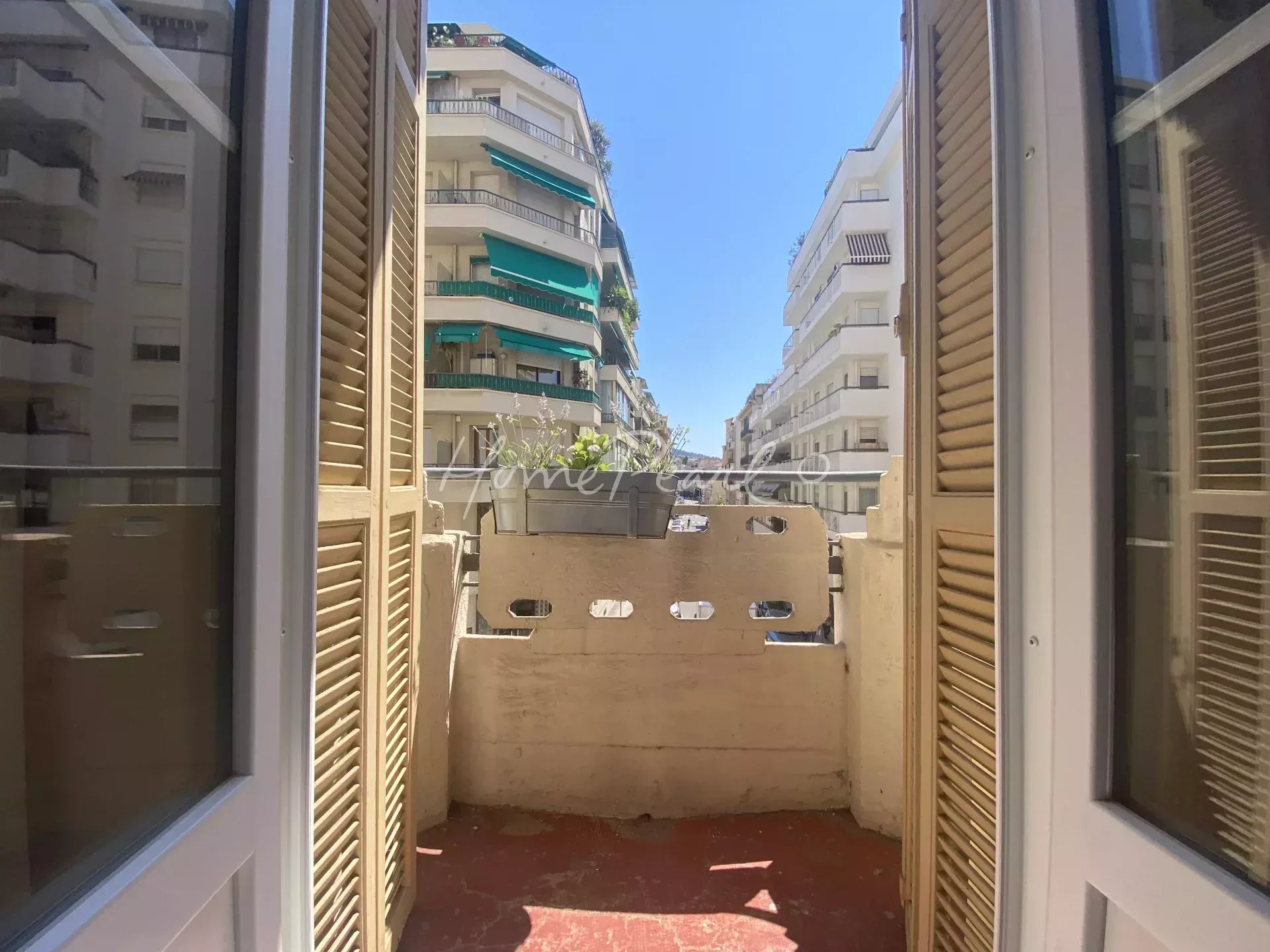 2 PIECES 36 M² PROCHE LIBERATION