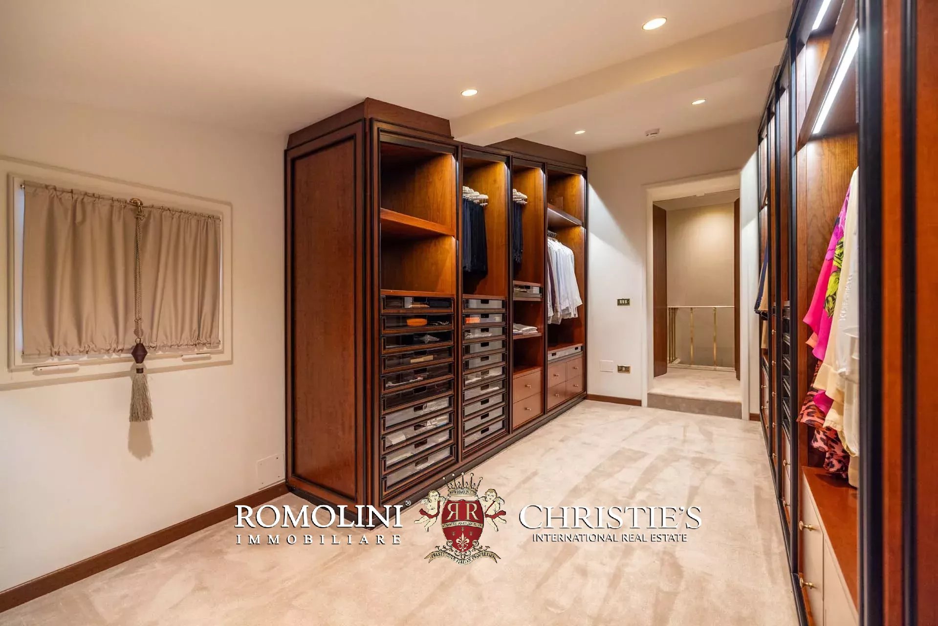 16 Bedroom Villa/Townhouse's Image 50
