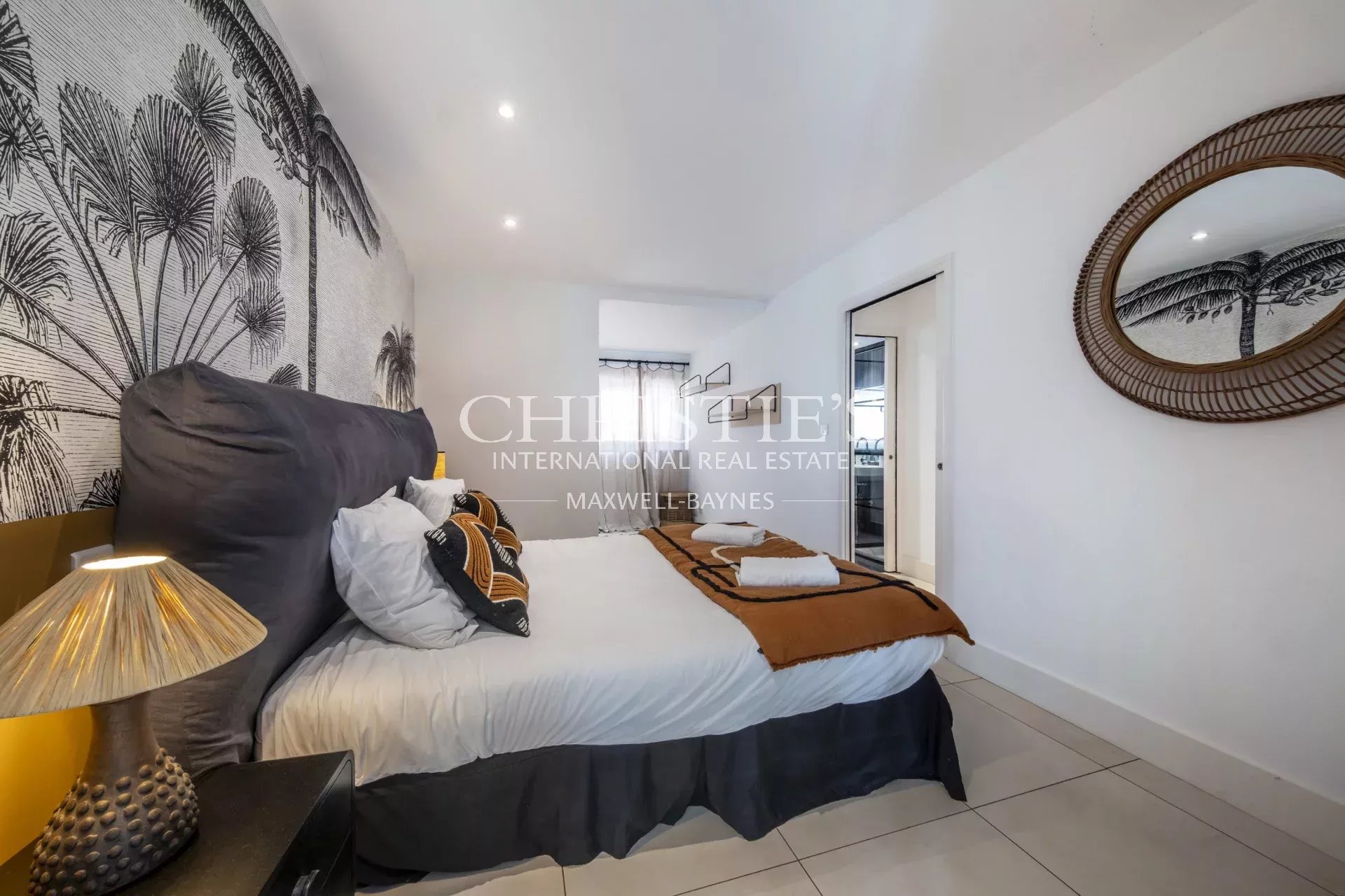 13 Bedroom Villa/Townhouse's Image 38