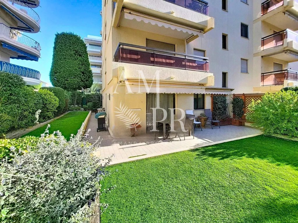 Apartment for sale in Cannes — Cannes Pointe Croisette - 4-room duplex apartment