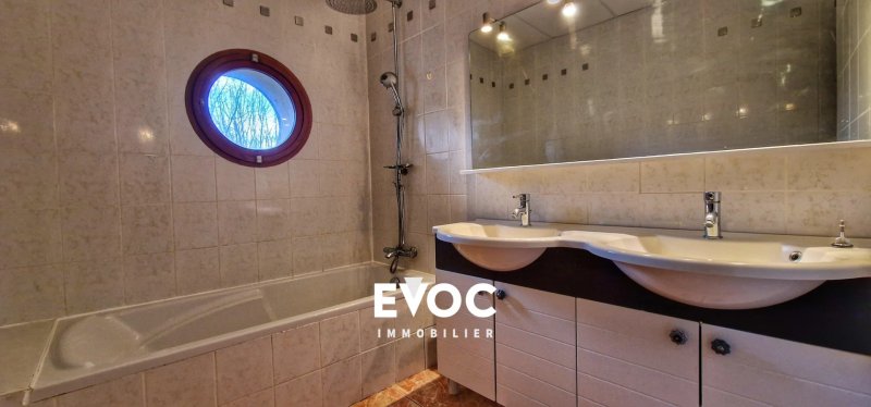 Photo 19 — Maison de caractère à vendre — Saint-Vincent-de-Barbeyrargues — T4 141 m² — Corps de ferme réhabilité — DPE C