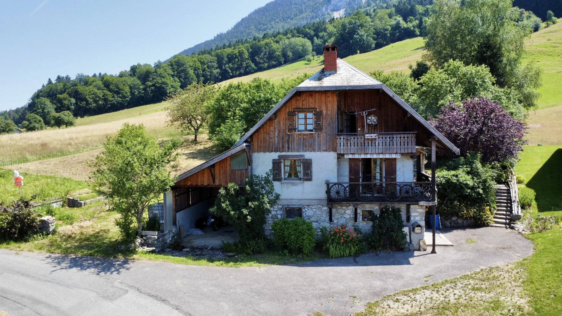 Corps de ferme sur les hauteurs de Villaz