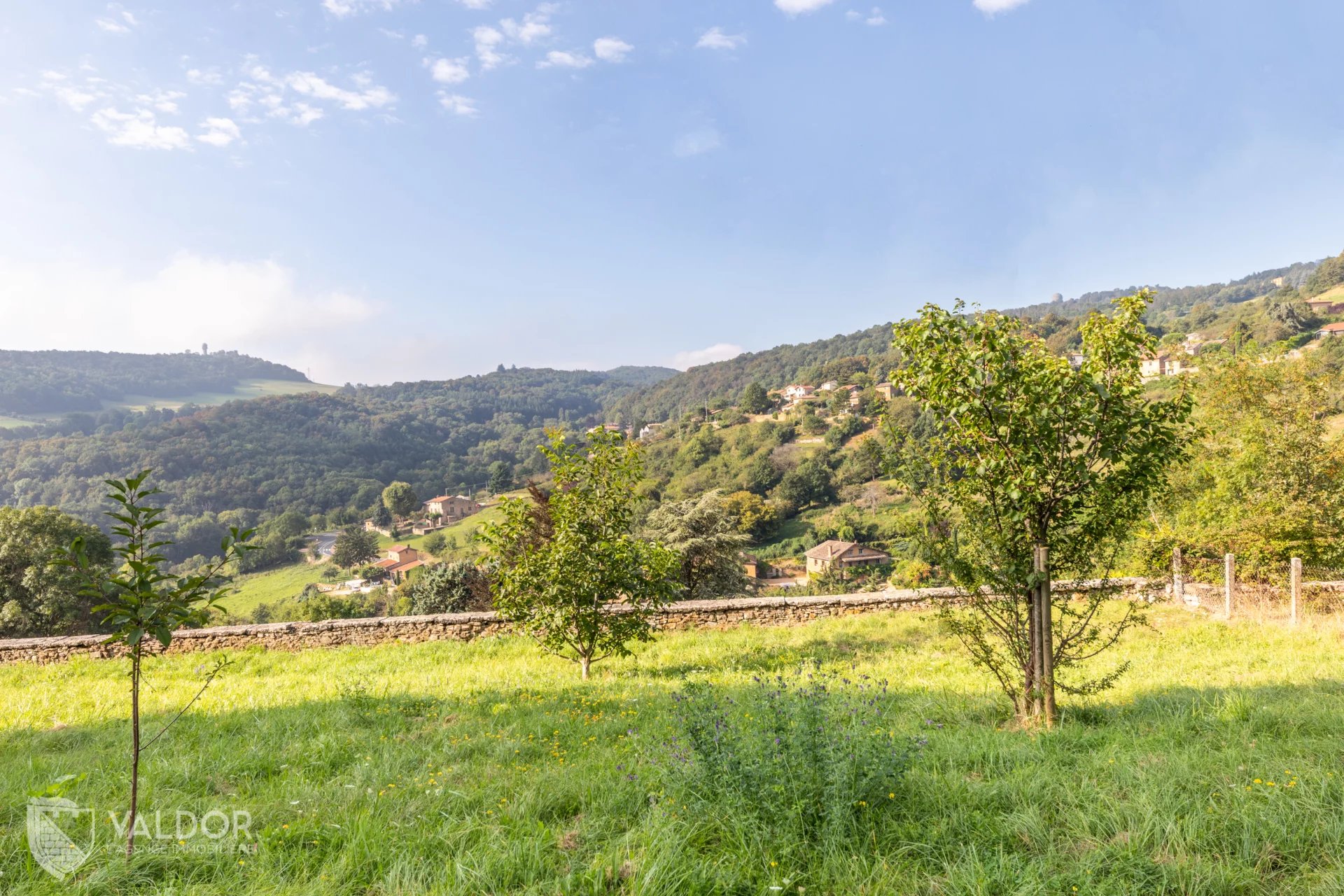 Terrain avec vue dégagée  - 1 880 m²