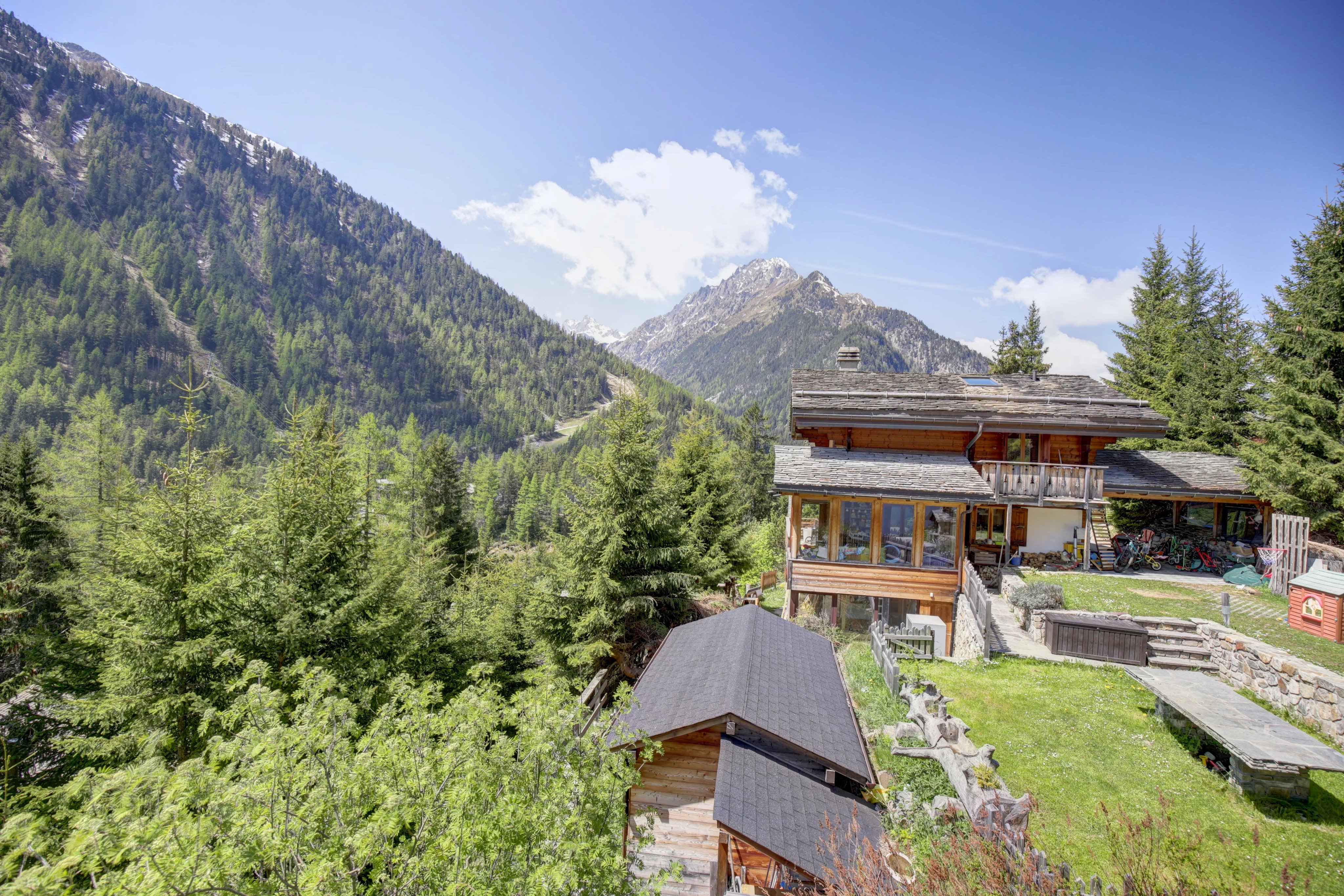 Au cœur de la forêt, belle maison mitoyenne à Champex-Lac !