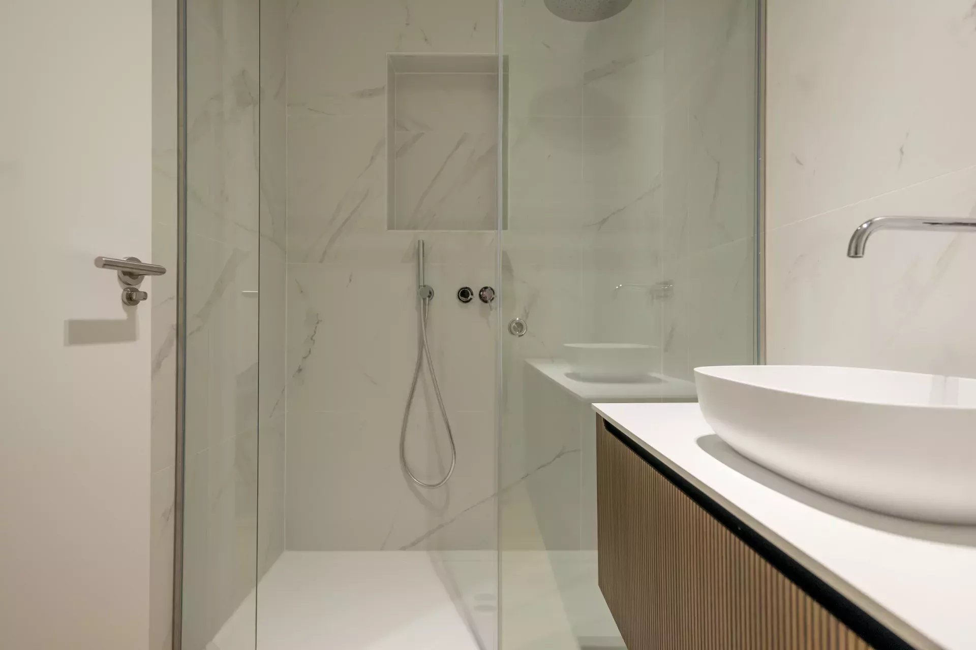 Appartement de Luxe Rénové avec Vue Imprenable sur la Fontaine de Neptune - picture 29