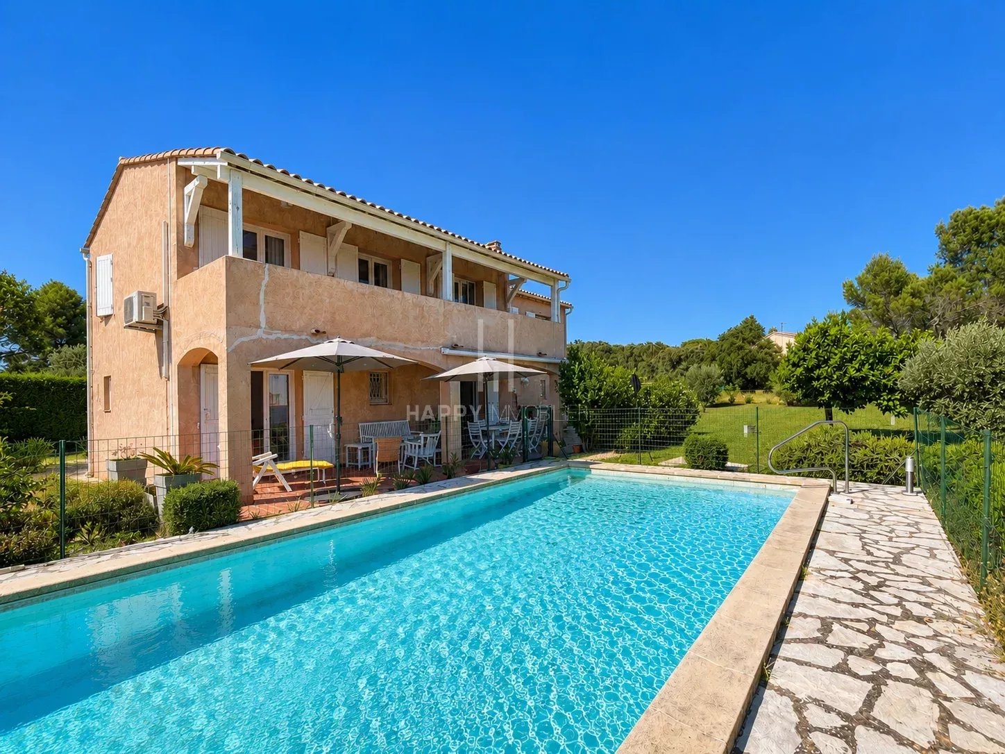 Aureille - Maison familiale avec piscine