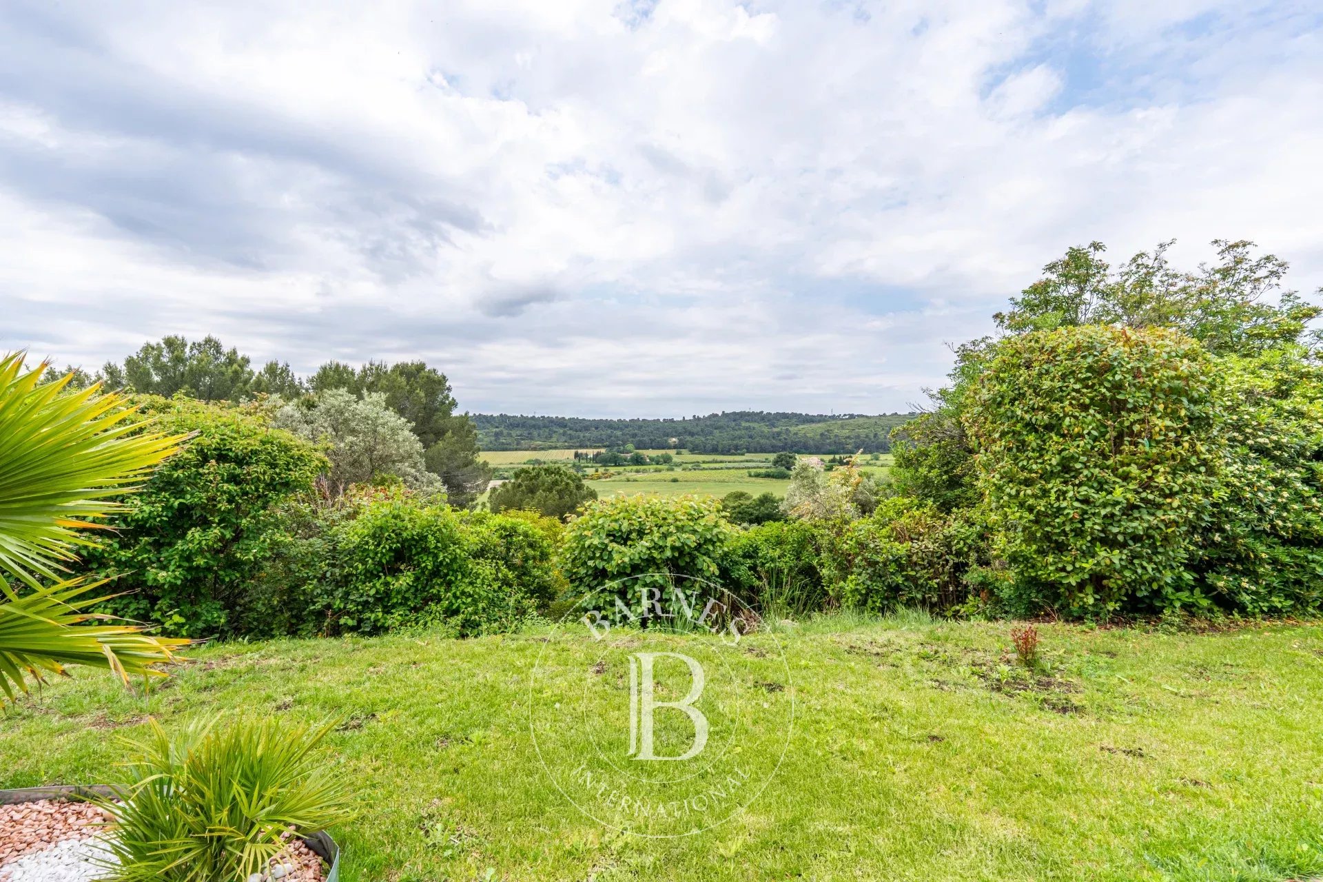 UNDER SALE OFFER - ÉGUILLES – SINGLE-STOREY VILLA – 205 SQM – INDEPENDENT ONE-BEDROOM APARTMENT – POOL – PANORAMIC VIEW – ABSOLUTE TRANQUILITY - picture 21